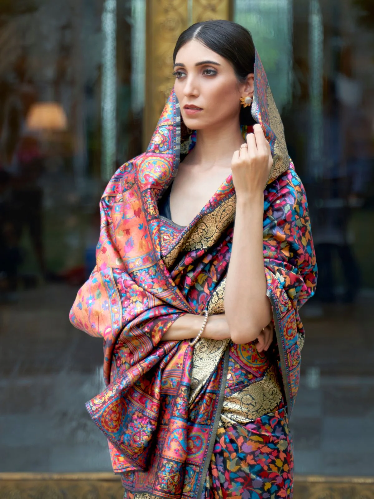 Odette Black Printed Silk Blend Saree With Unstitched Blouse For Women - Image 2