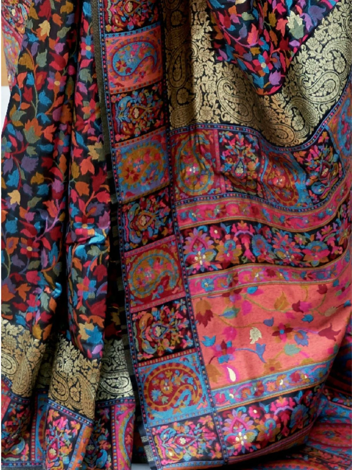 Odette Black Printed Silk Blend Saree With Unstitched Blouse For Women - Image 4