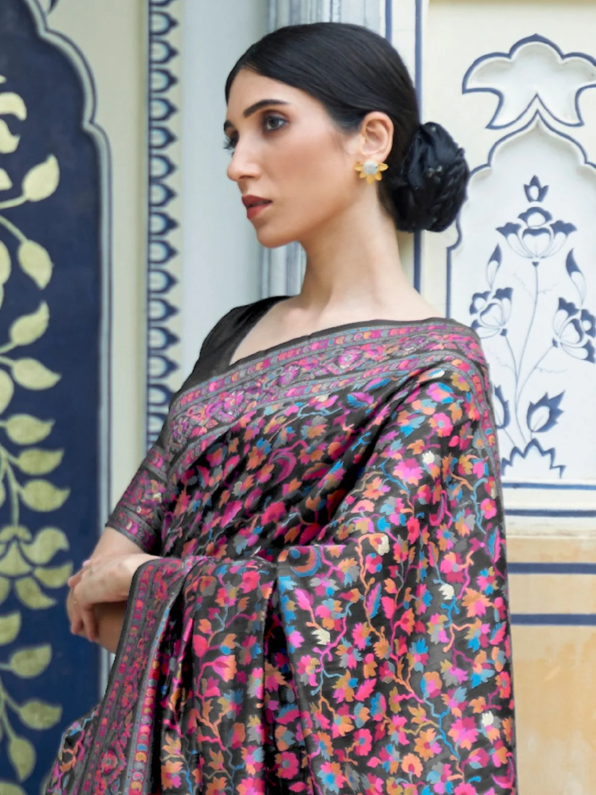Odette Black Printed Silk Blend Saree With Unstitched Blouse For Women - Image 2