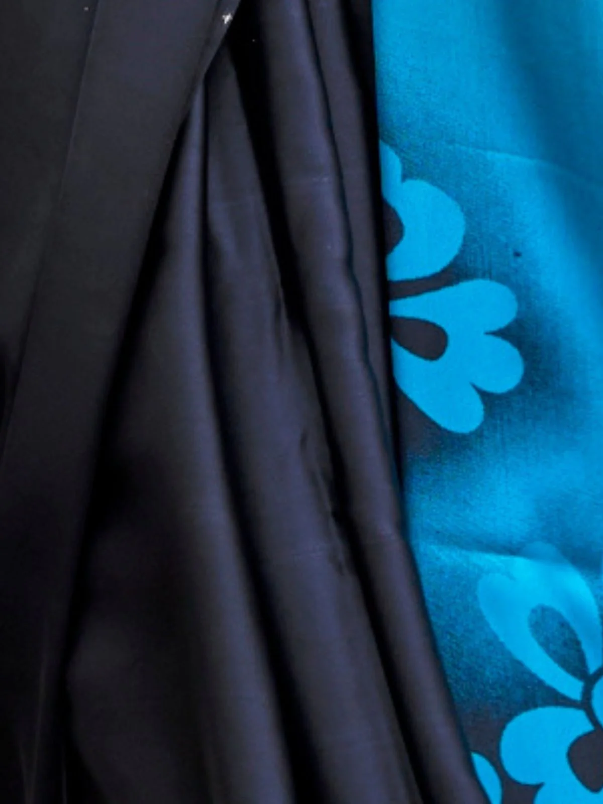 Odette Black Satin Printed Saree With Unstitched Blouse For Women - Image 3