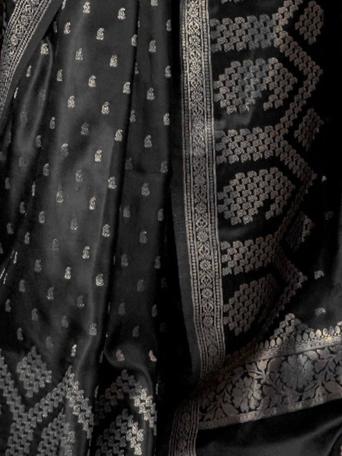Odette Black Satin Woven Saree With Unstitched Blouse For Women - Image 3