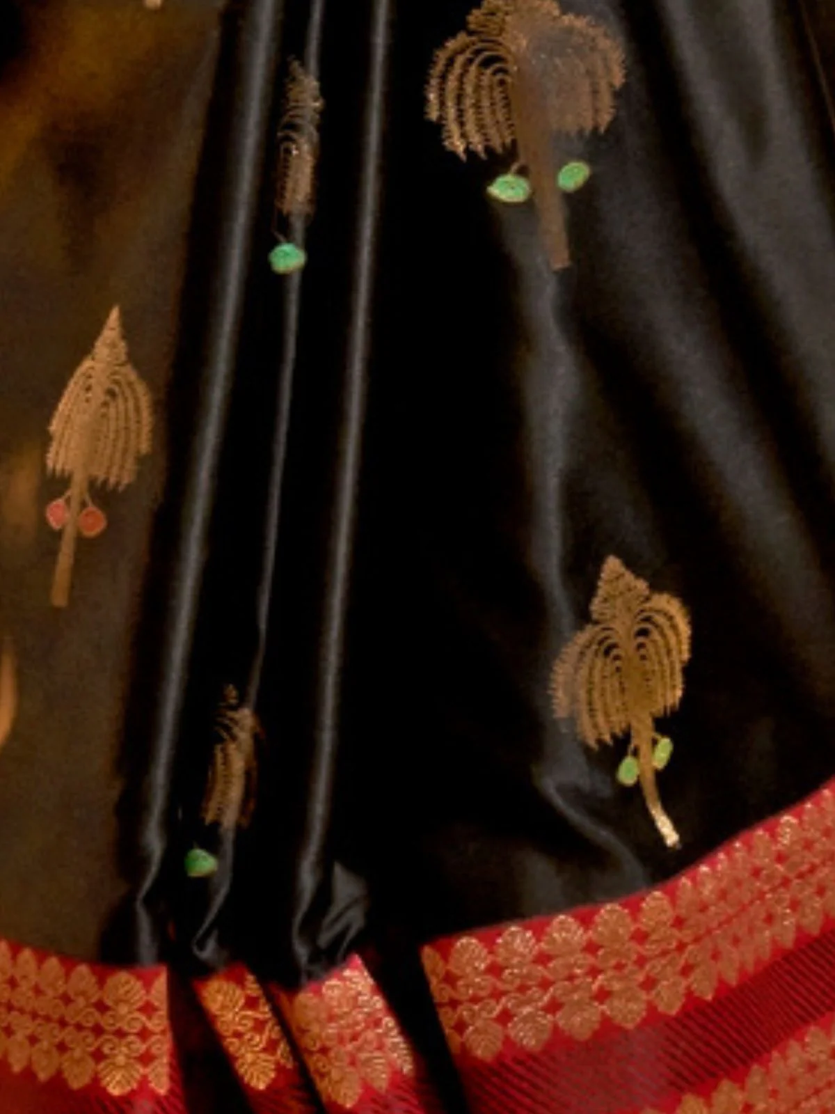 Odette Black Satin Woven Saree With Unstitched Blouse For Women - Image 3