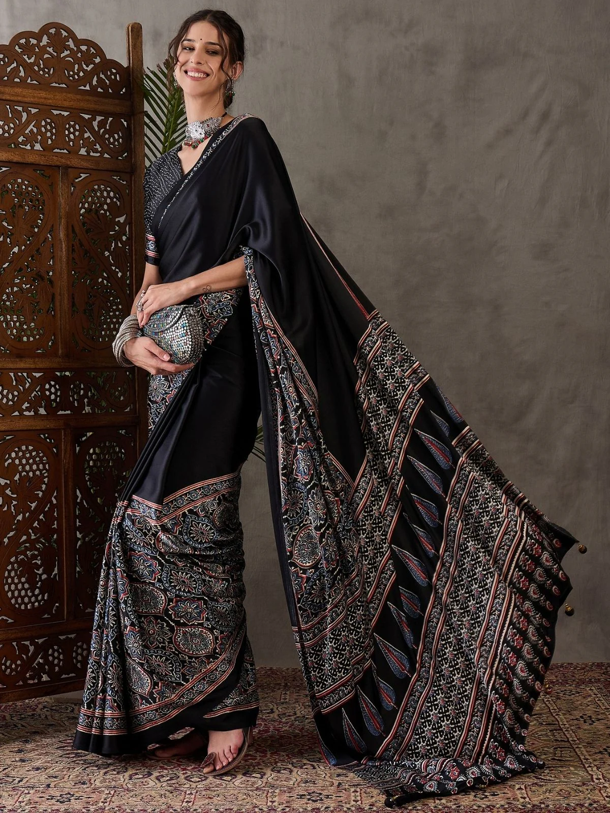 Odette Black Silk Blend Printed Elegant Saree For Women - Image 3