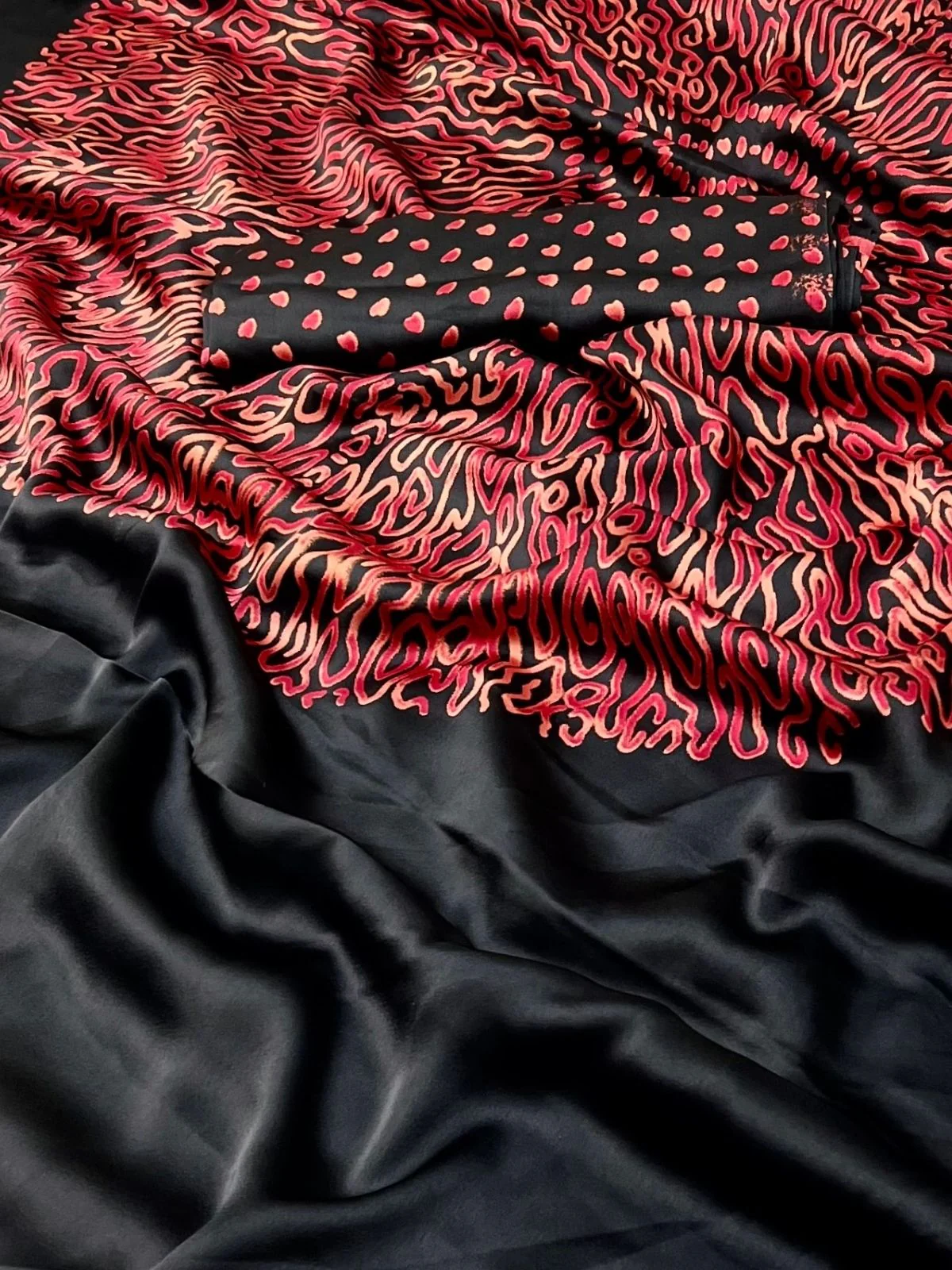 Odette Black Silk Blend Printed Elegant Saree For Women - Image 5
