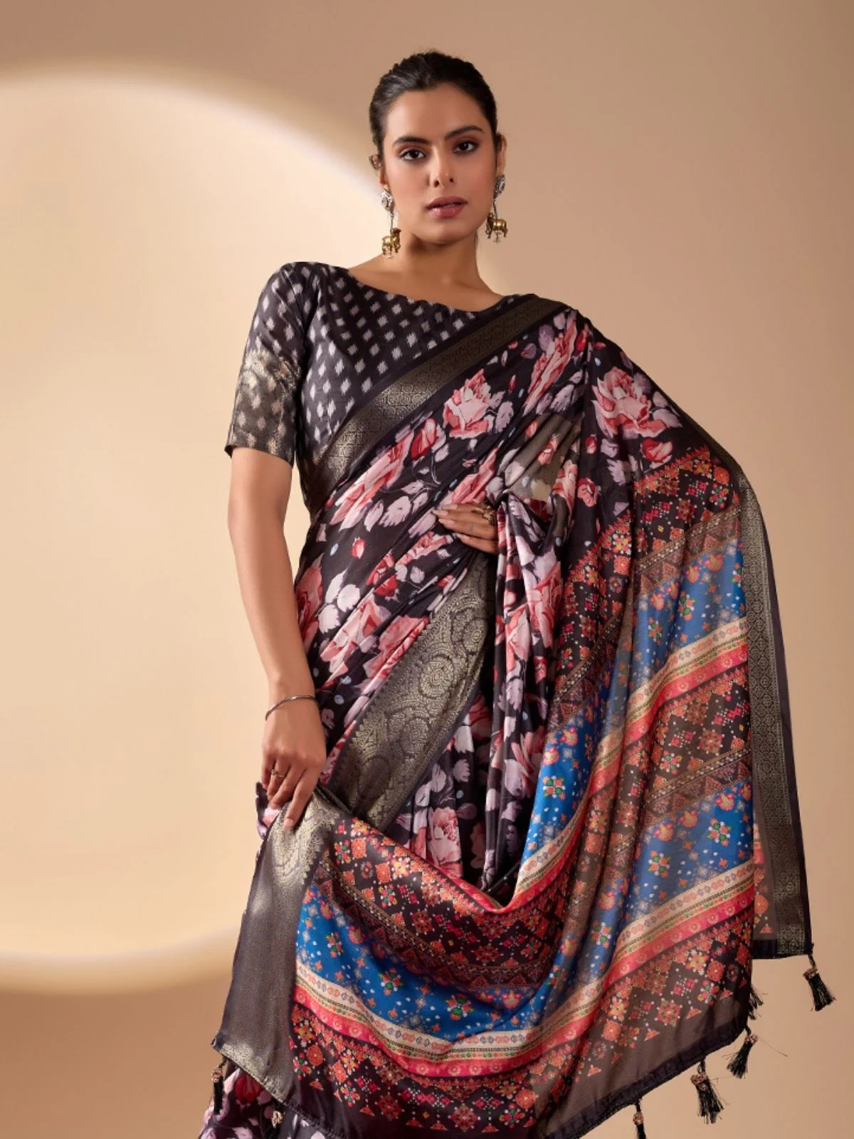 Odette Black Silk Blend Printed Saree For Women - Image 4