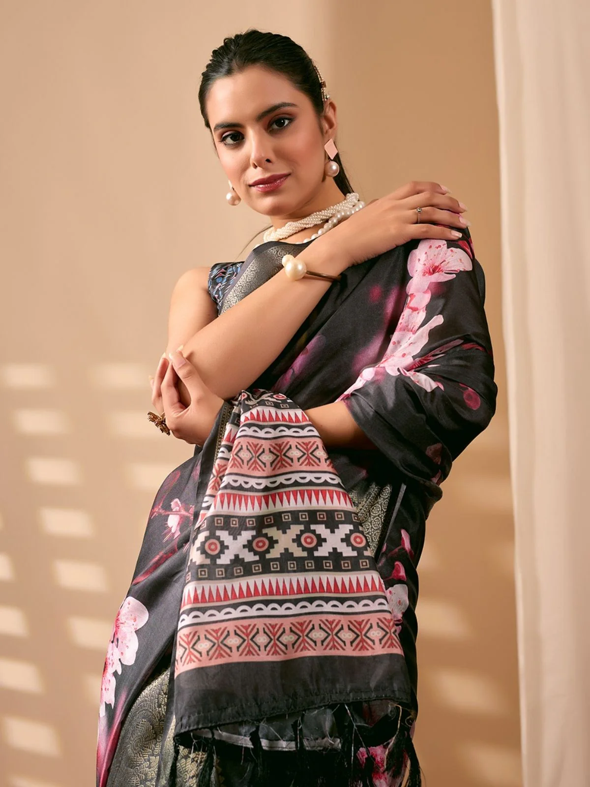 Odette Black Silk Blend Printed Saree For Women - Image 4