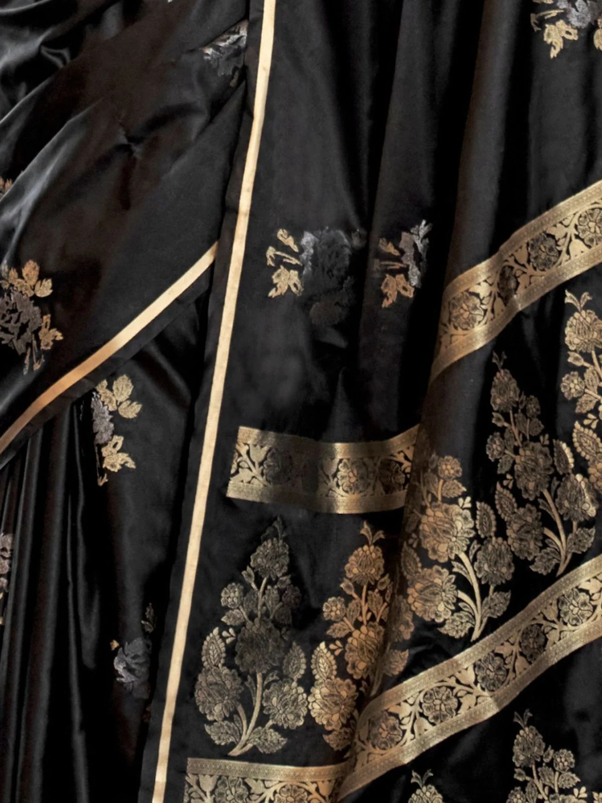 Odette Black Silk Blend Woven Saree With Unstitched Blouse For Women - Image 3
