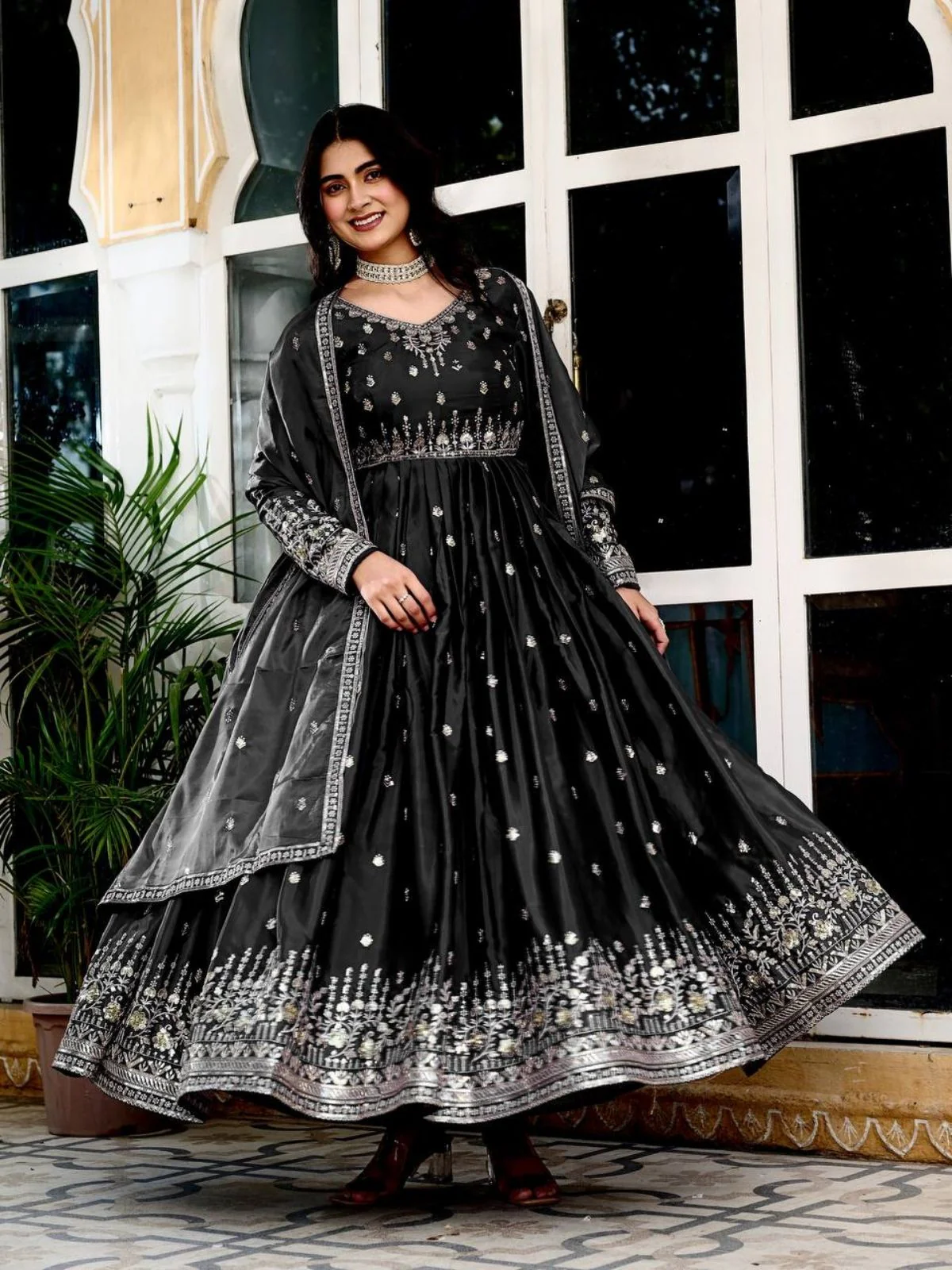 Odette Black Silk Solid Stitched Kurta Set For Women - Image 2