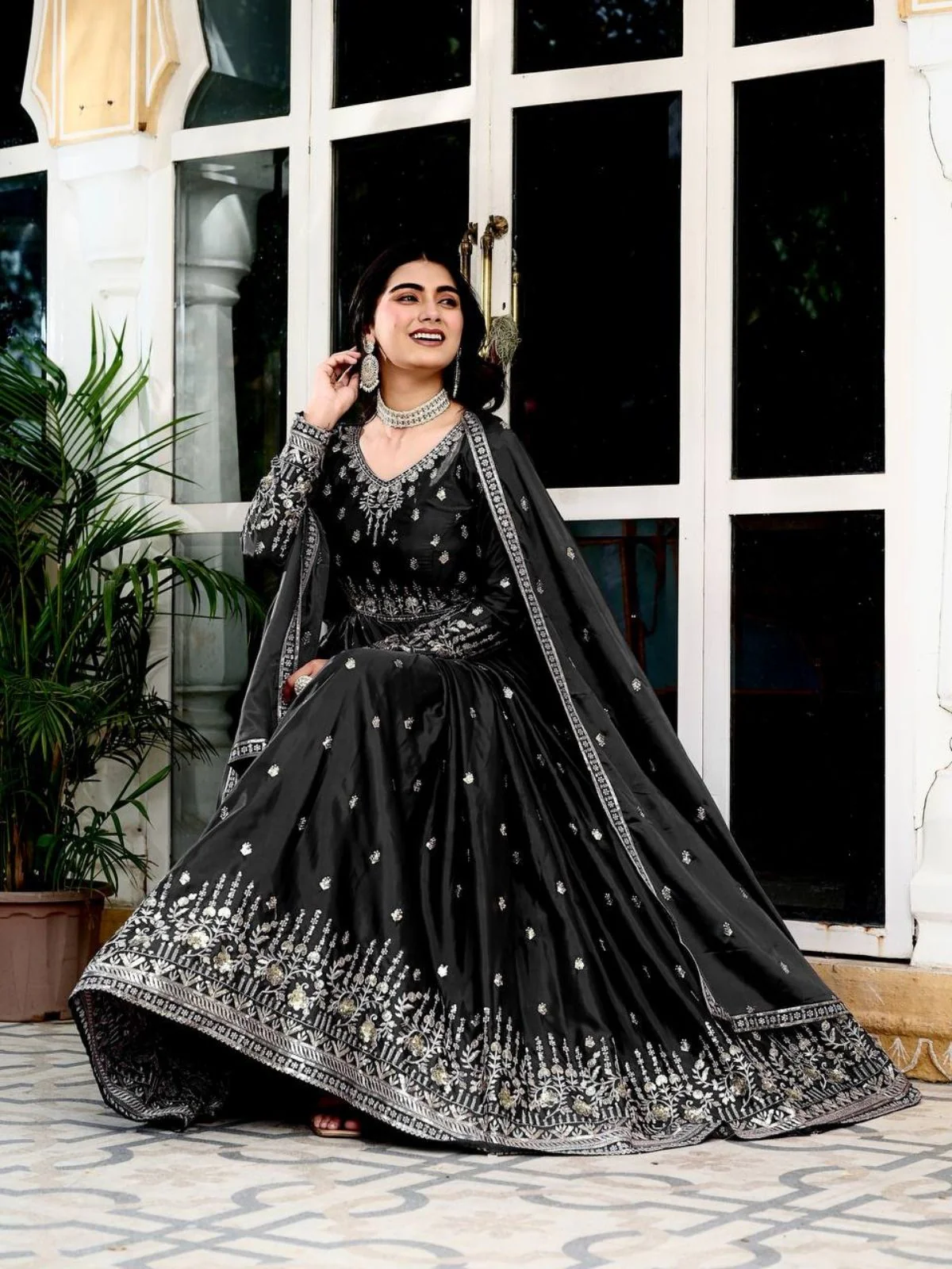 Odette Black Silk Solid Stitched Kurta Set For Women - Image 3