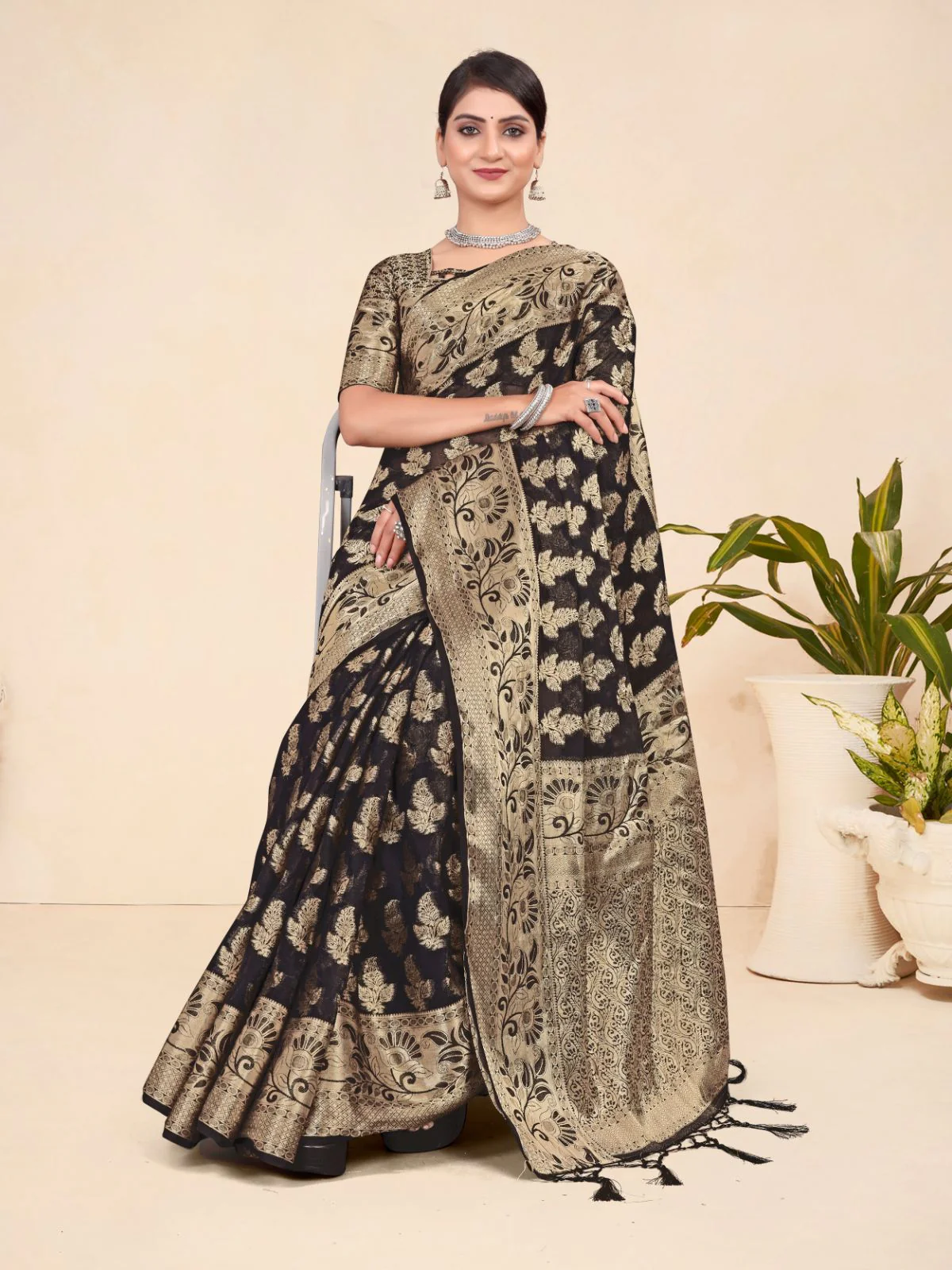 Odette Black Viscose  Woven Saree With Unstitched Blouse For Women - Image 2