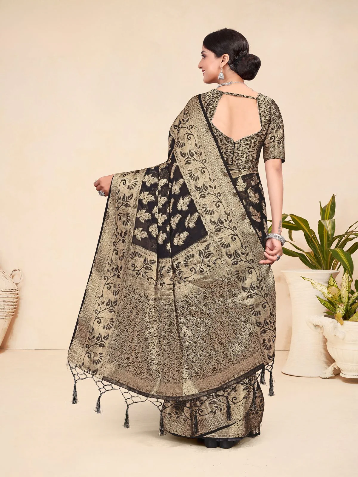 Odette Black Viscose  Woven Saree With Unstitched Blouse For Women - Image 4