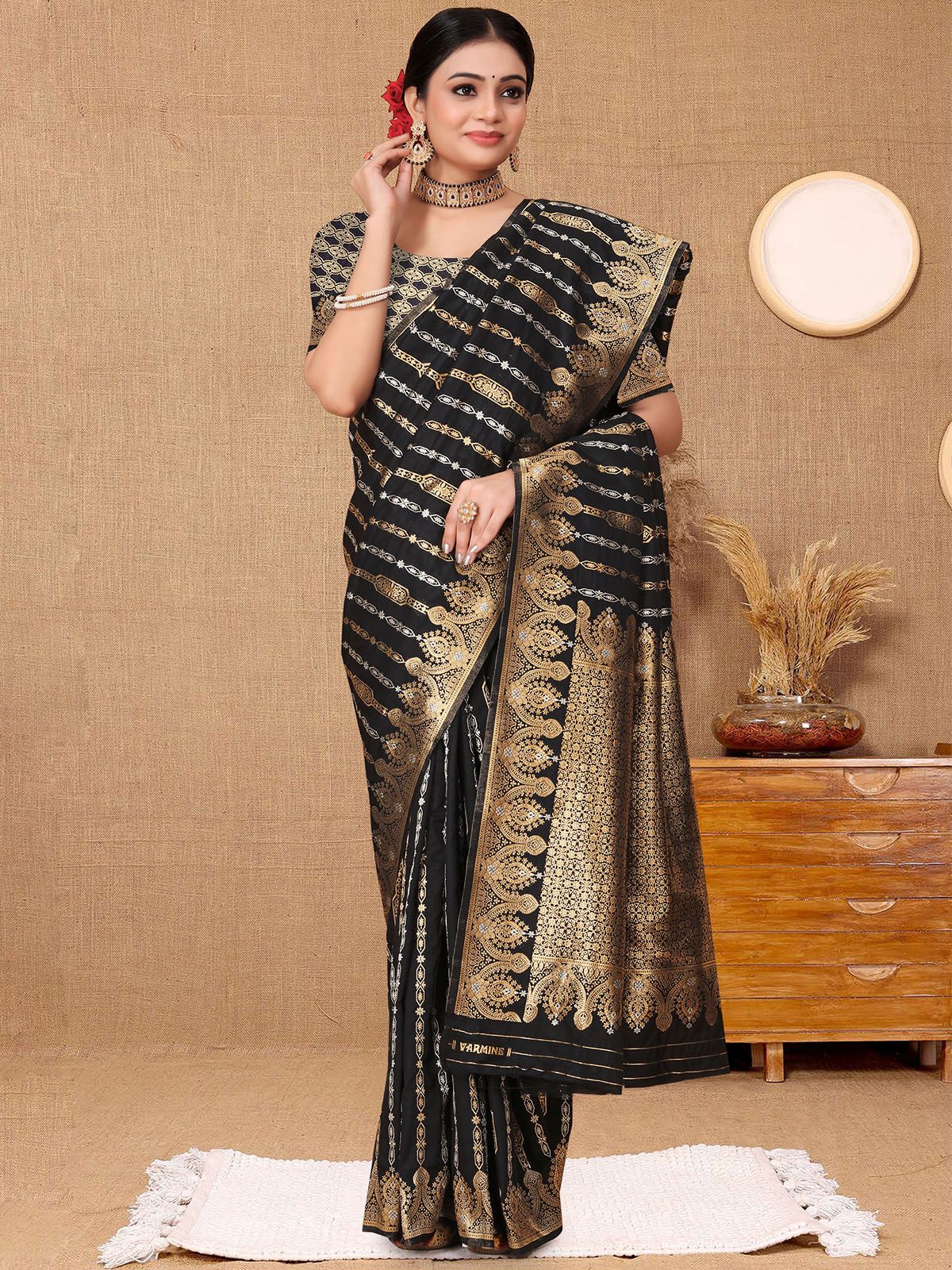Odette Black Woven Banarasi Silk Saree With Unstitched Blouse For Women - Image 3