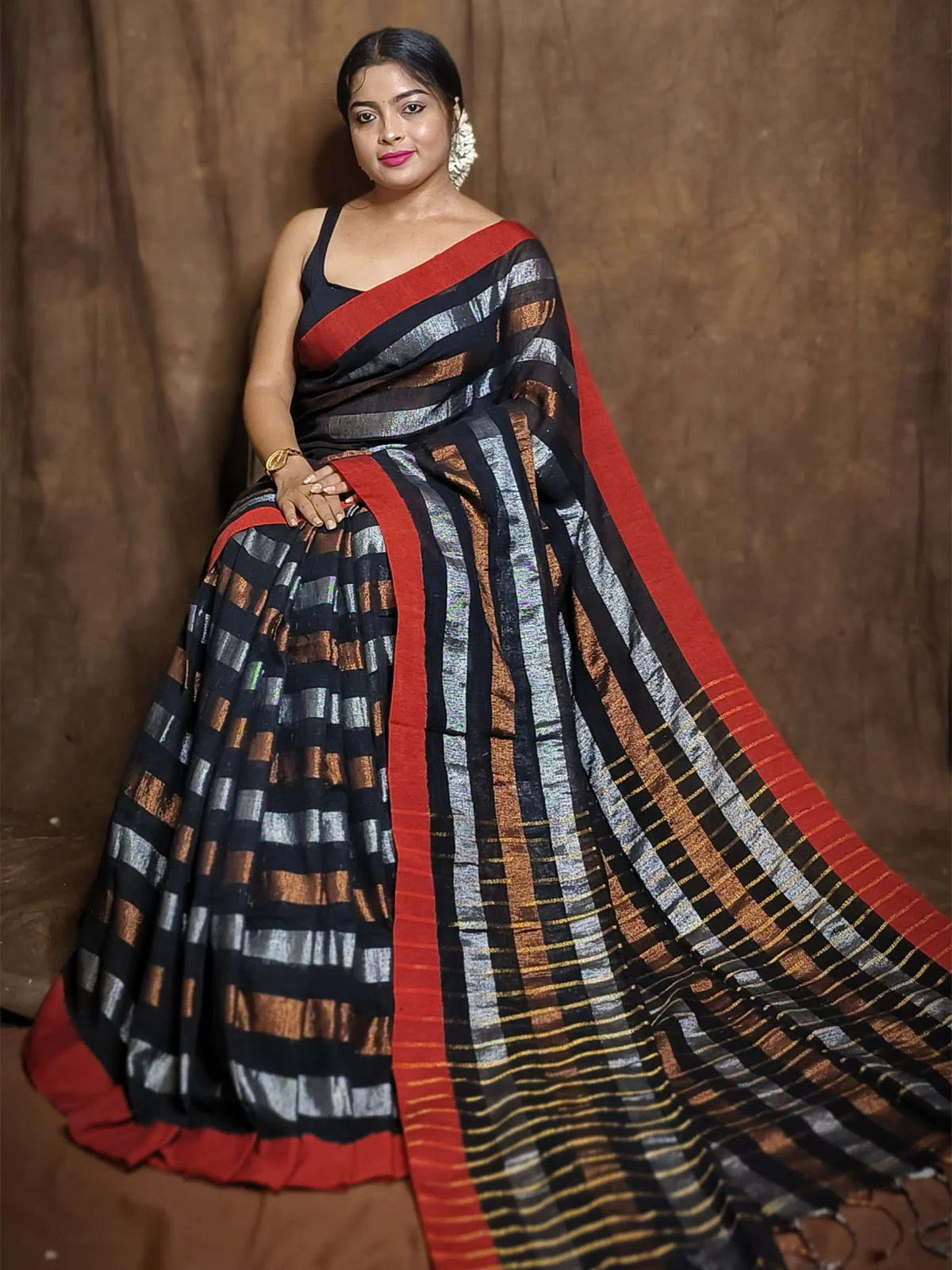 Odette Black Woven Cotton Saree With Unstitched Blouse for Women - Image 2