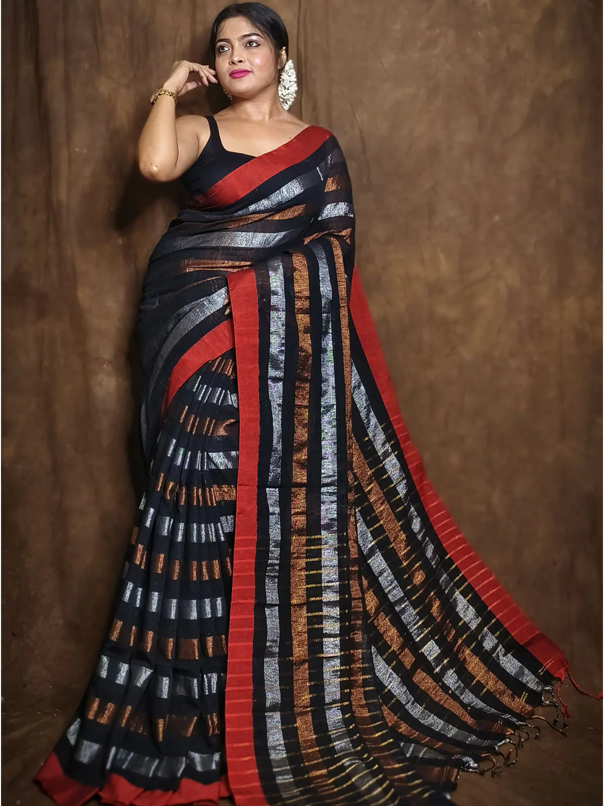 Odette Black Woven Cotton Saree With Unstitched Blouse for Women - Image 3