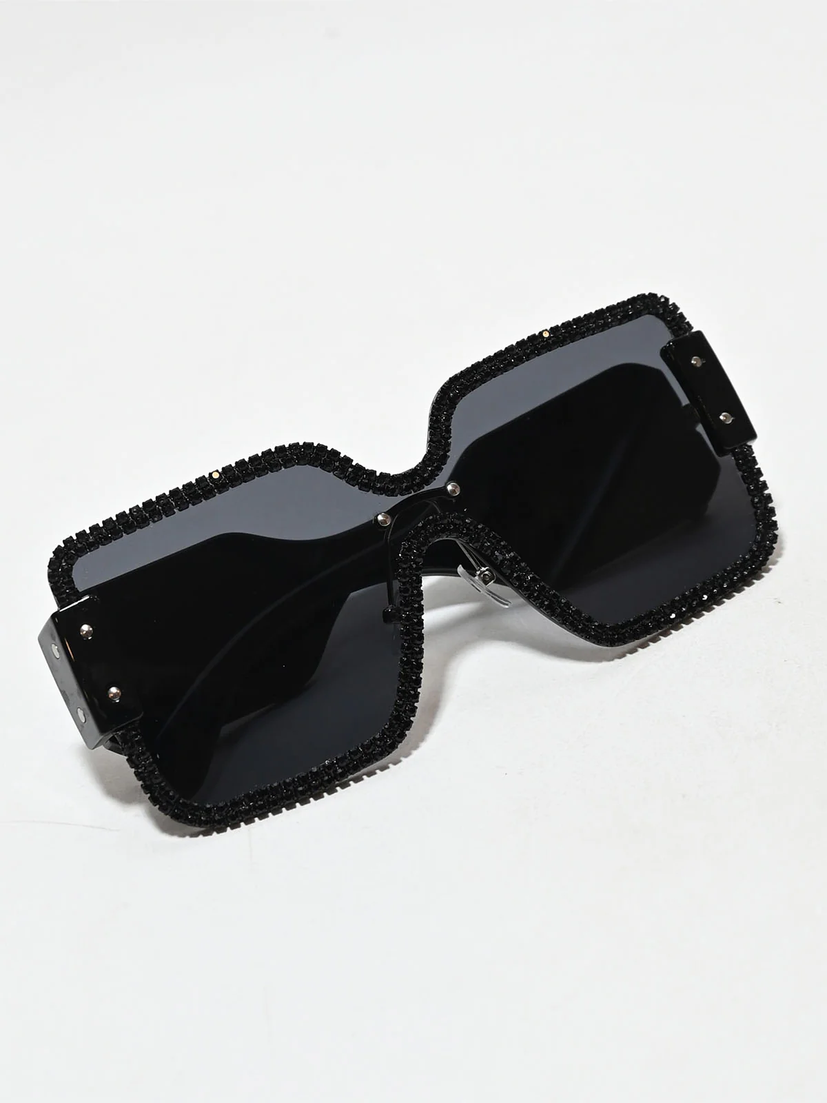 Odette Black Zink Alloy Embellished Sunglasses For Women - Image 3