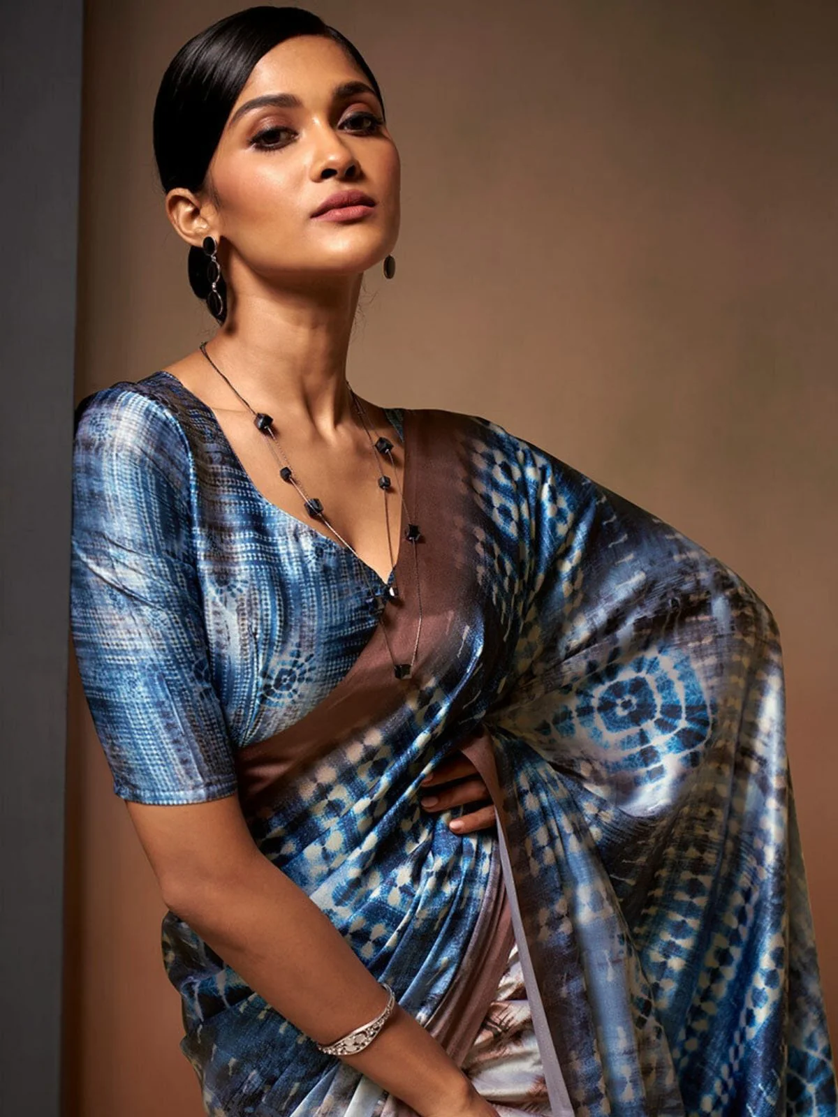 Odette Blue And Brown Satin Printed Saree With Unstitched Blouse For Women - Image 3