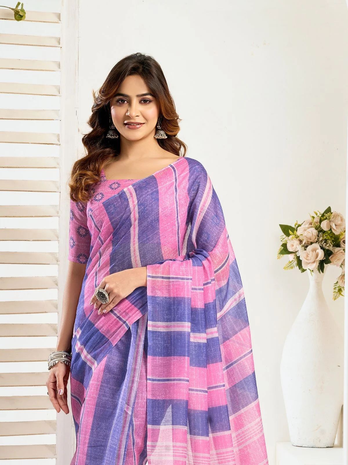 Odette Blue And Pink Cotton Linen Zari Work Saree For Women - Image 5