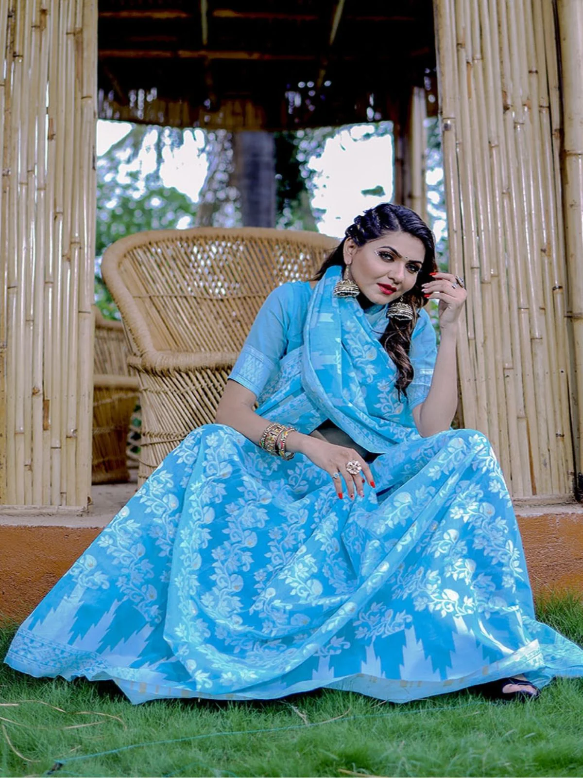 Odette Blue Cotton Blend Woven Saree With Unstitched Blouse For Women - Image 3
