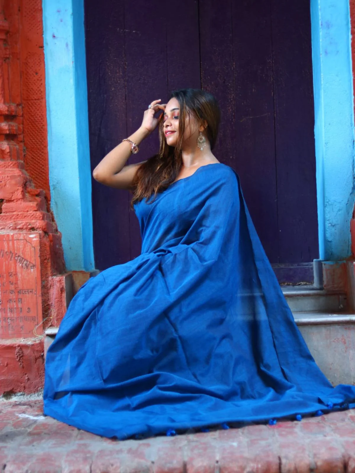 Odette Blue Cotton  Saree  With Unstitched Blouse for Women - Image 3