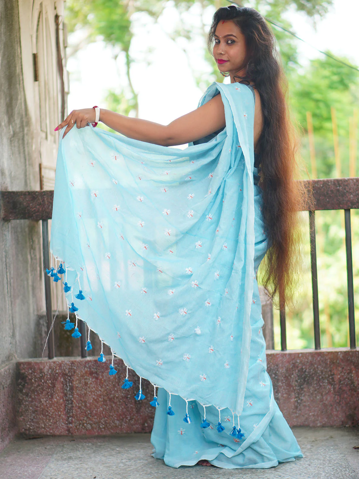 Odette Blue Embroidered Cotton Saree With Unstitched Blouse For Women - Image 4