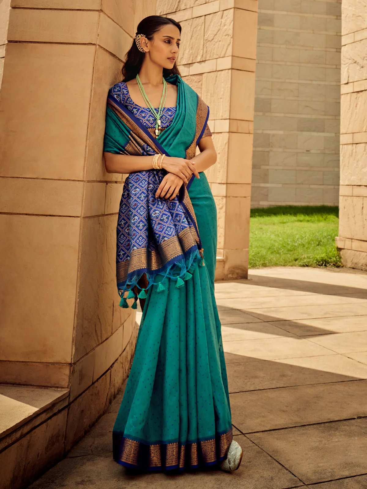 Odette Blue Handloom Woven Saree For Women - Image 2