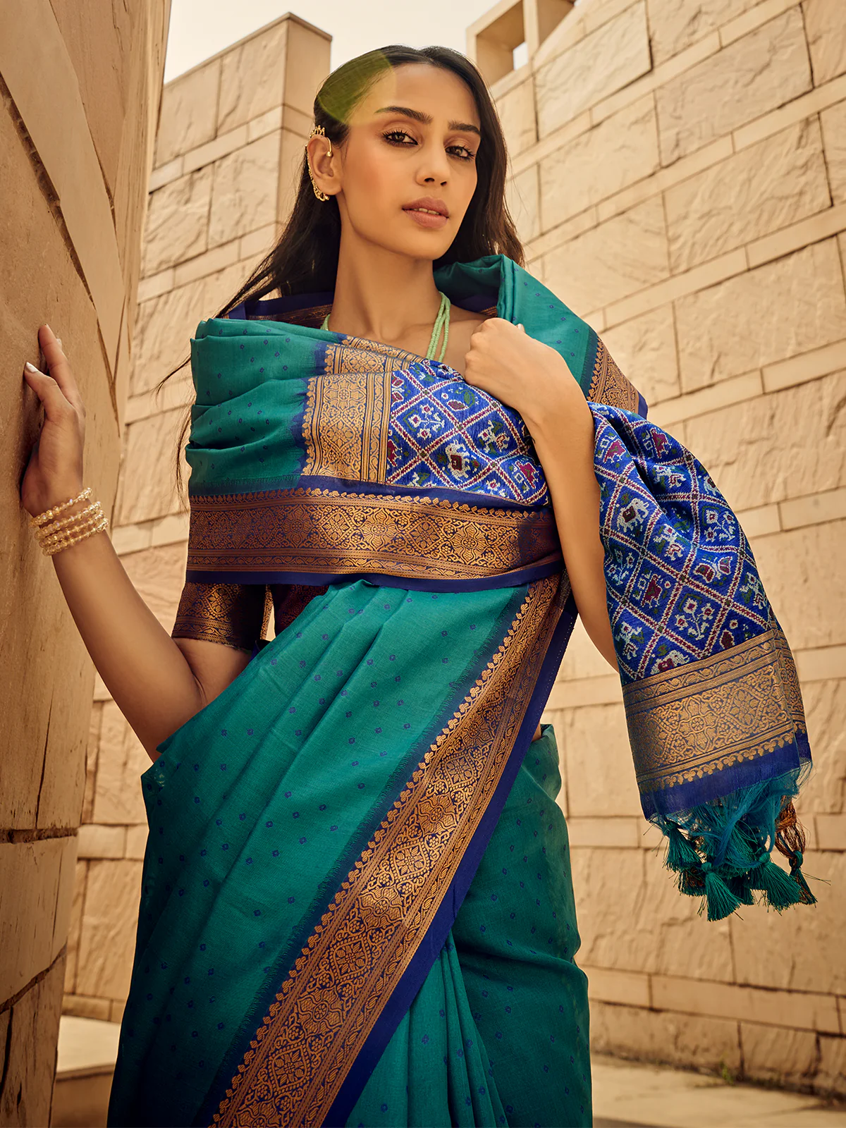 Odette Blue Handloom Woven Saree For Women - Image 3