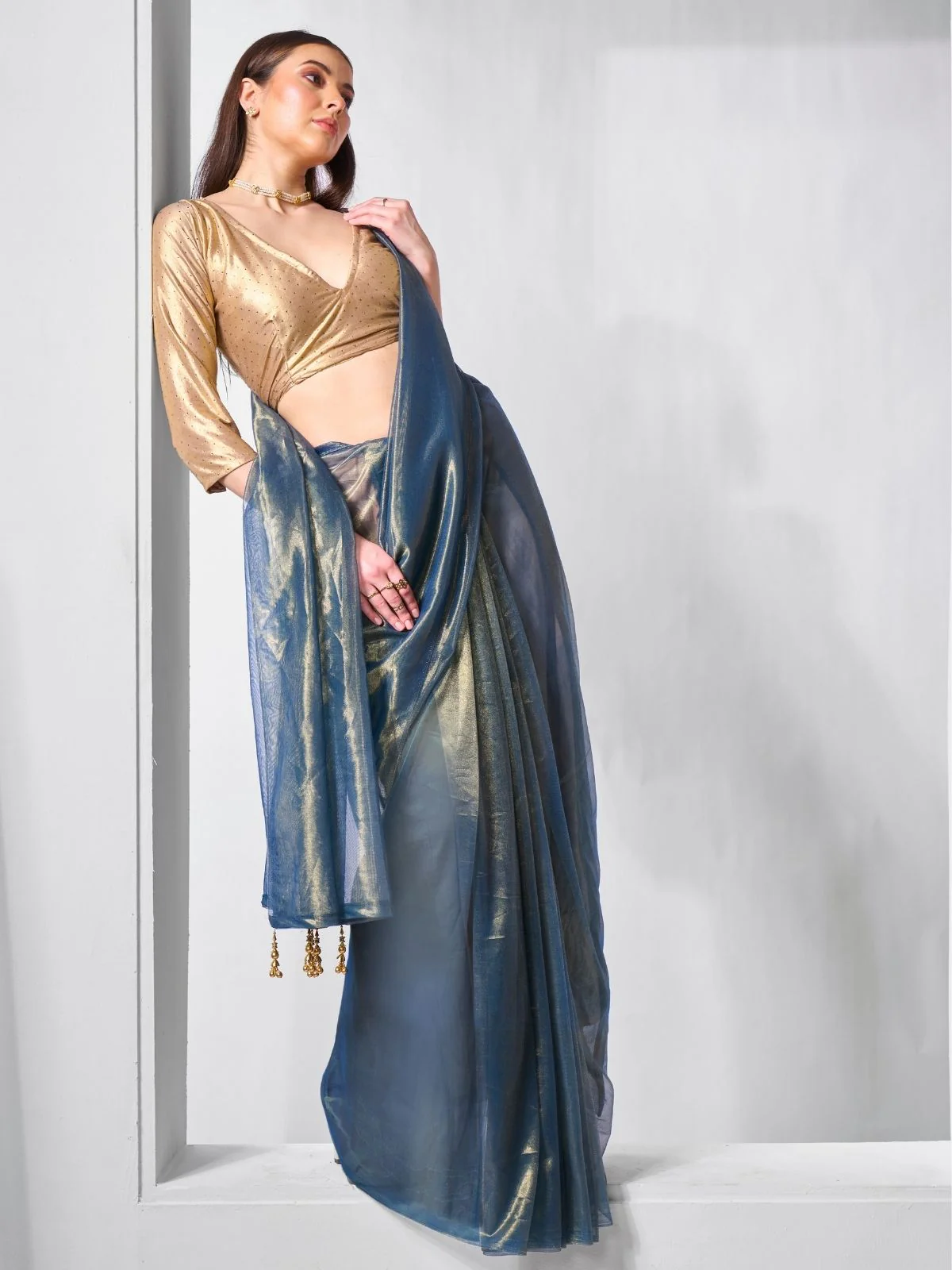 Odette Blue Net Solid Saree With Unstitched Blouse For Women - Image 3