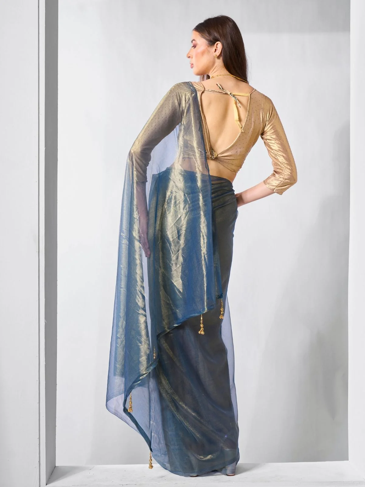 Odette Blue Net Solid Saree With Unstitched Blouse For Women - Image 4