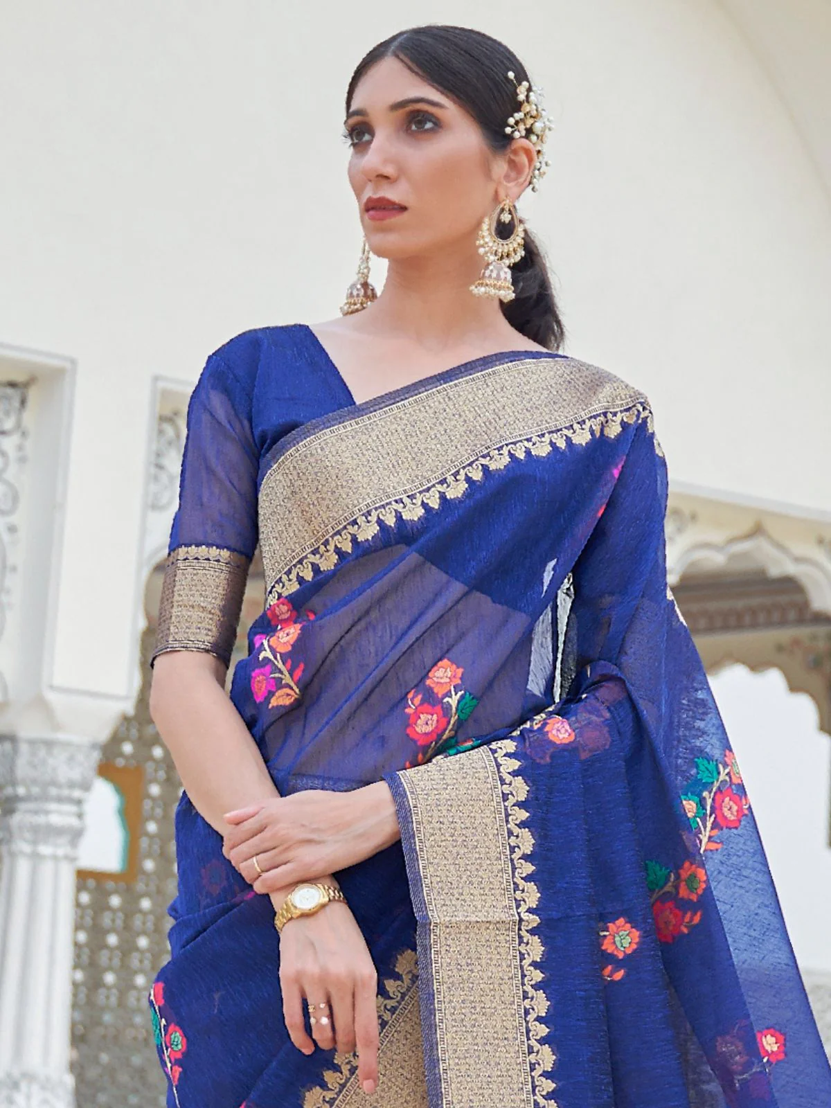 Odette Blue Woven Linen Saree With Unstitched Blouse For Women - Image 2