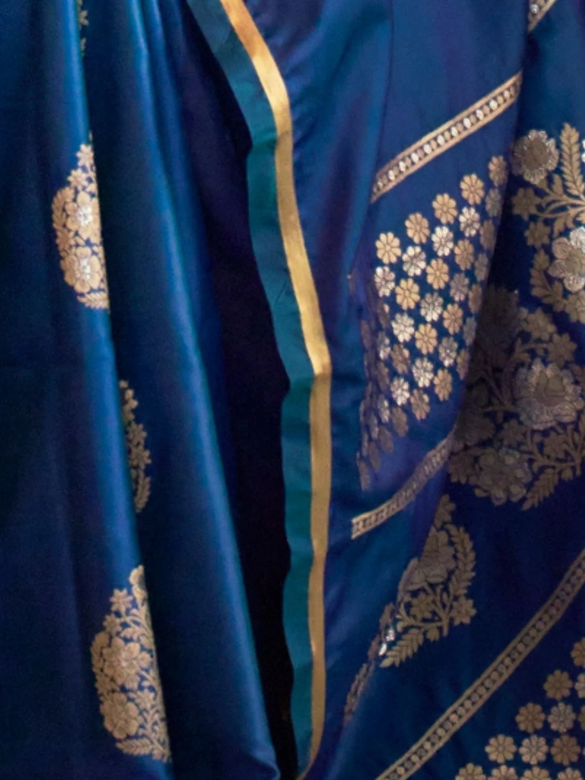 Odette Blue Satin Woven Saree With Unstitched Blouse For Women - Image 3
