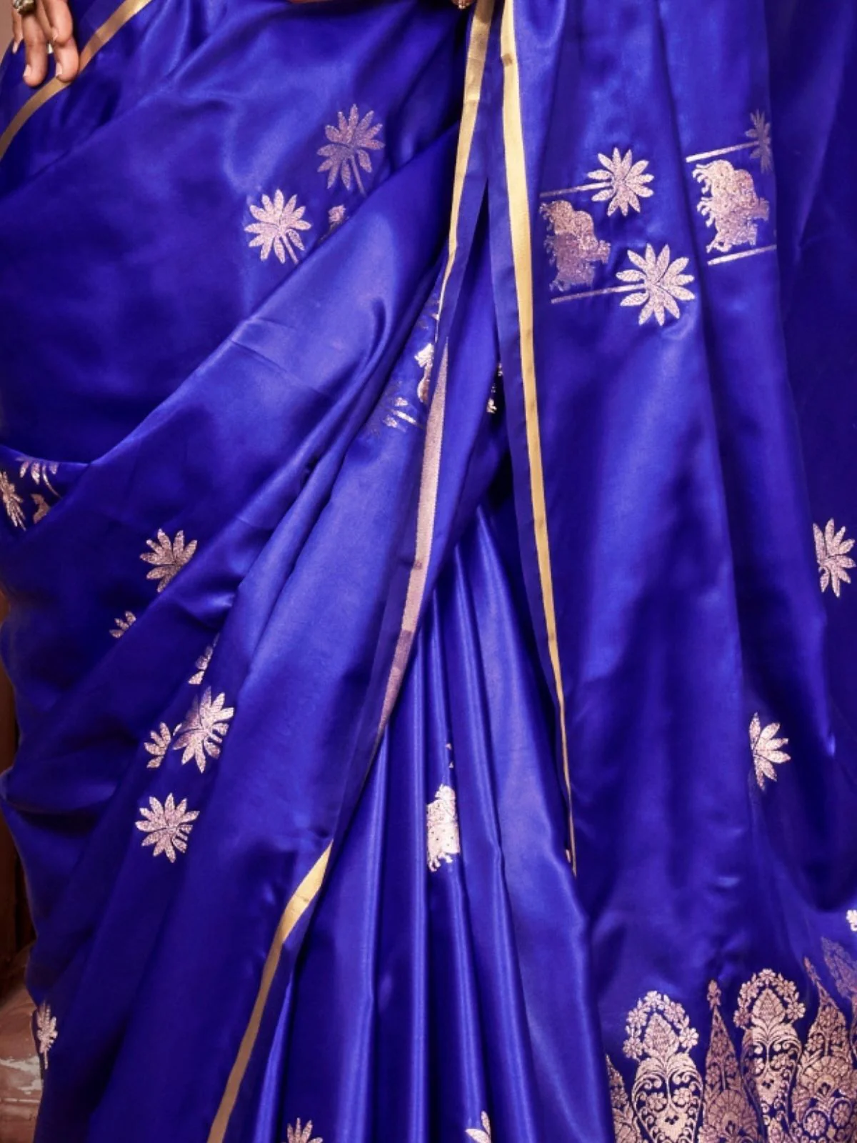 Odette Blue Satin Woven Saree With Unstitched Blouse For Women - Image 3