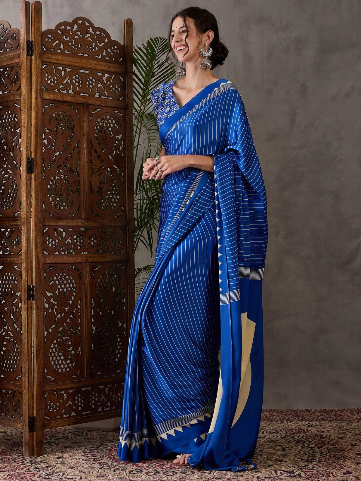 Odette Blue Silk Blend Printed Elegant Saree For Women - Image 3