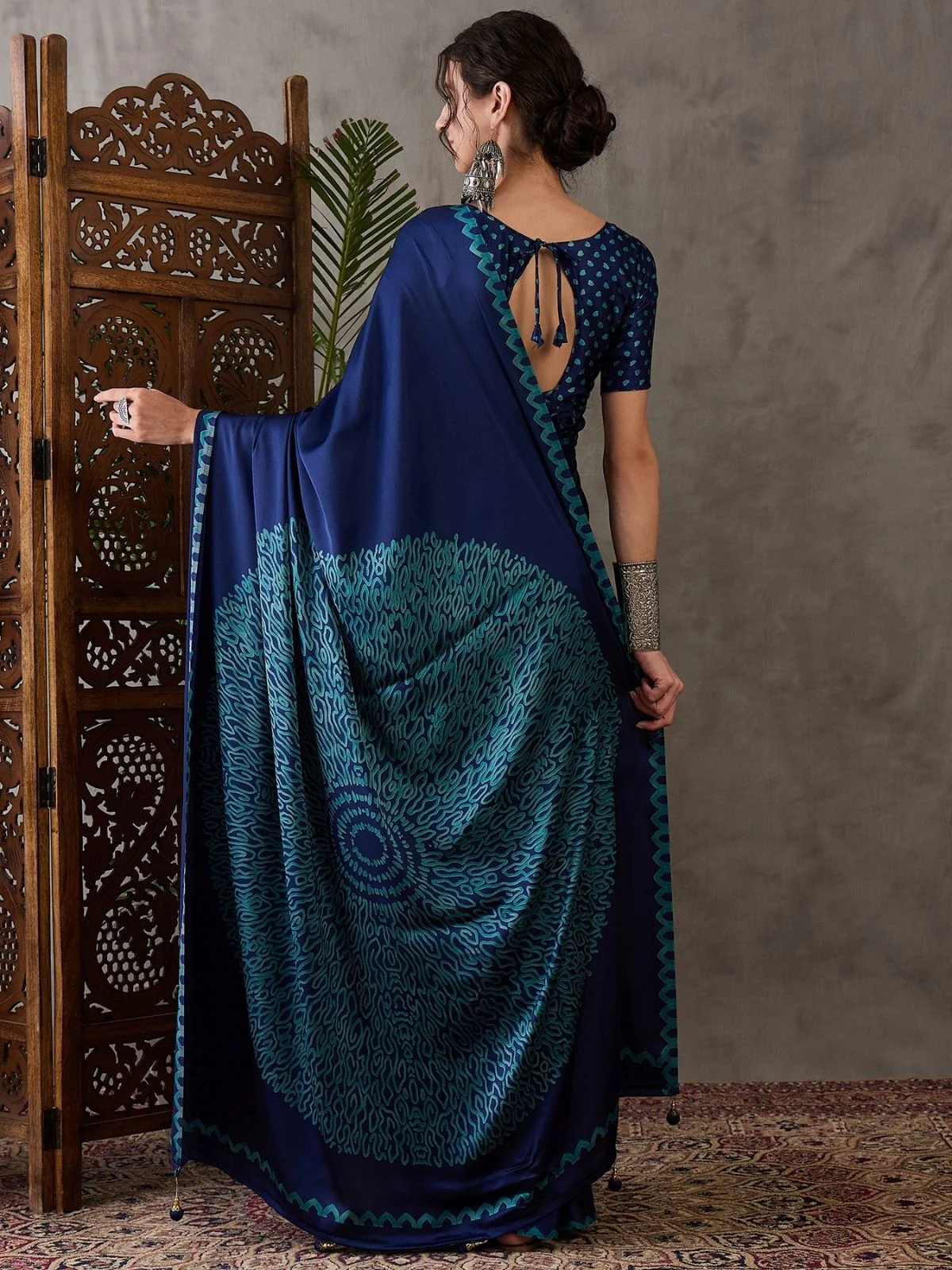 Odette Blue Silk Blend Printed Elegant Saree For Women - Image 2