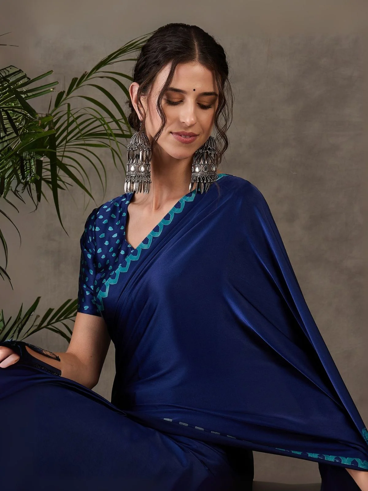Odette Blue Silk Blend Printed Elegant Saree For Women - Image 4