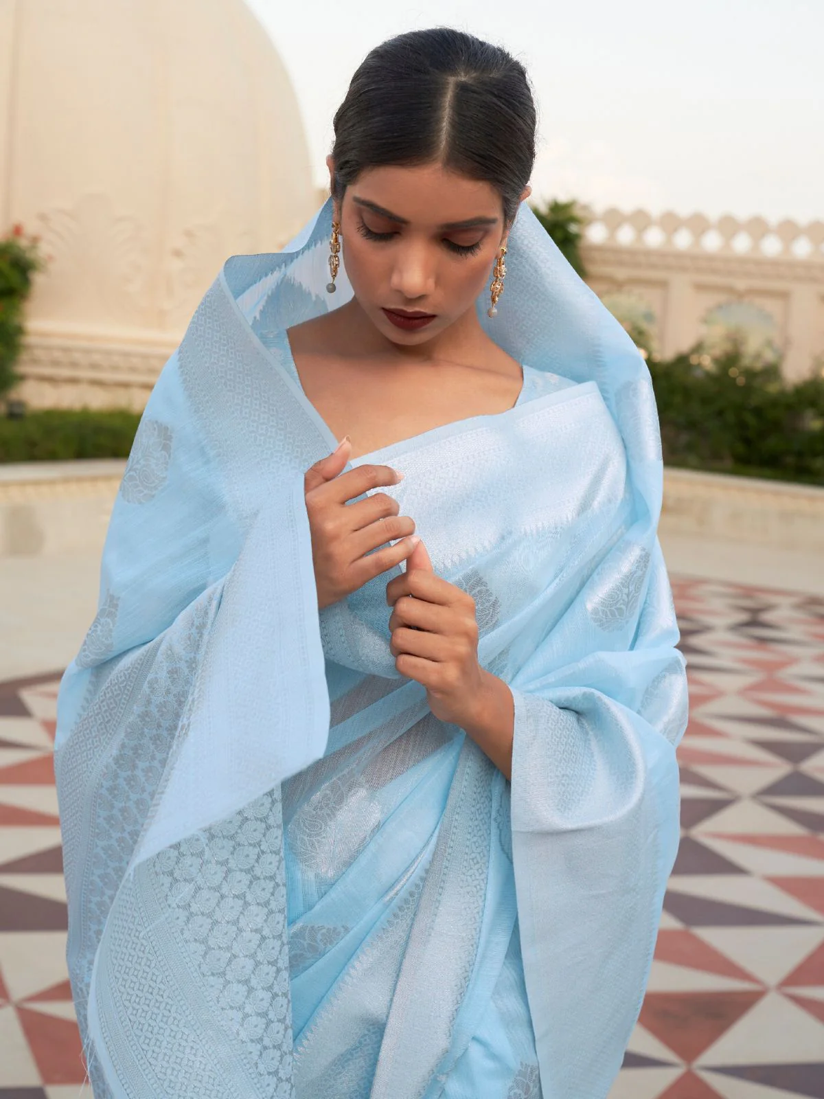 Odette Blue Woven Design Linen Saree With Unstitched Blouse For Women - Image 2
