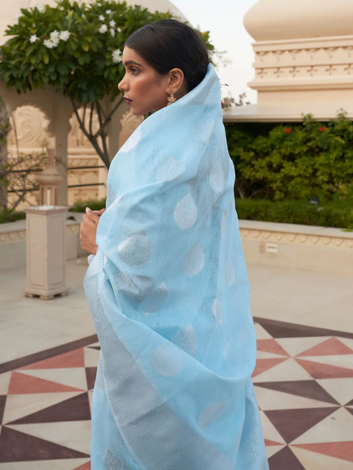 Odette Blue Woven Design Linen Saree With Unstitched Blouse For Women - Image 3