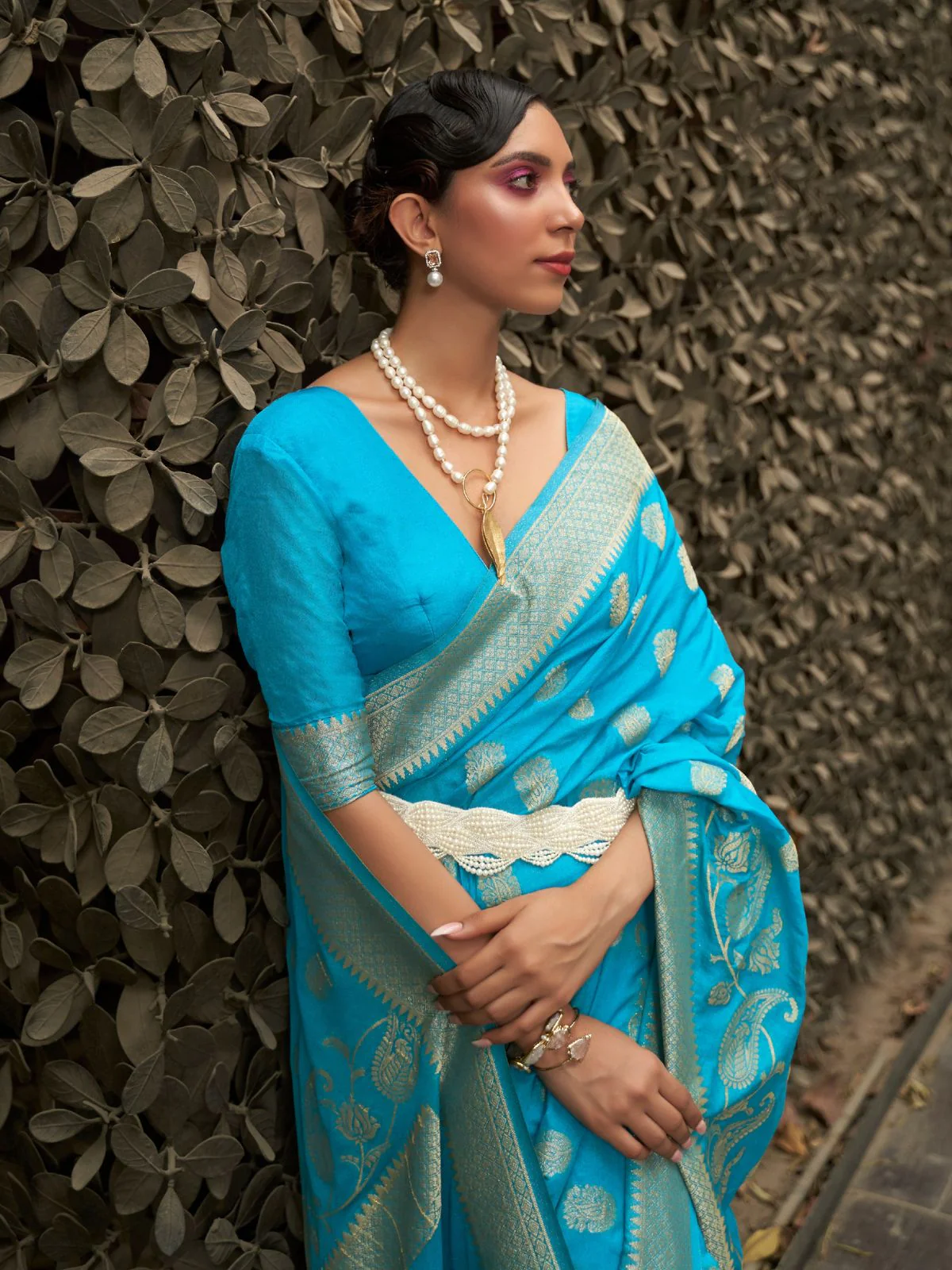 Odette Blue Woven Design Silk Blend Saree With Unstitched Blouse For Women - Image 2