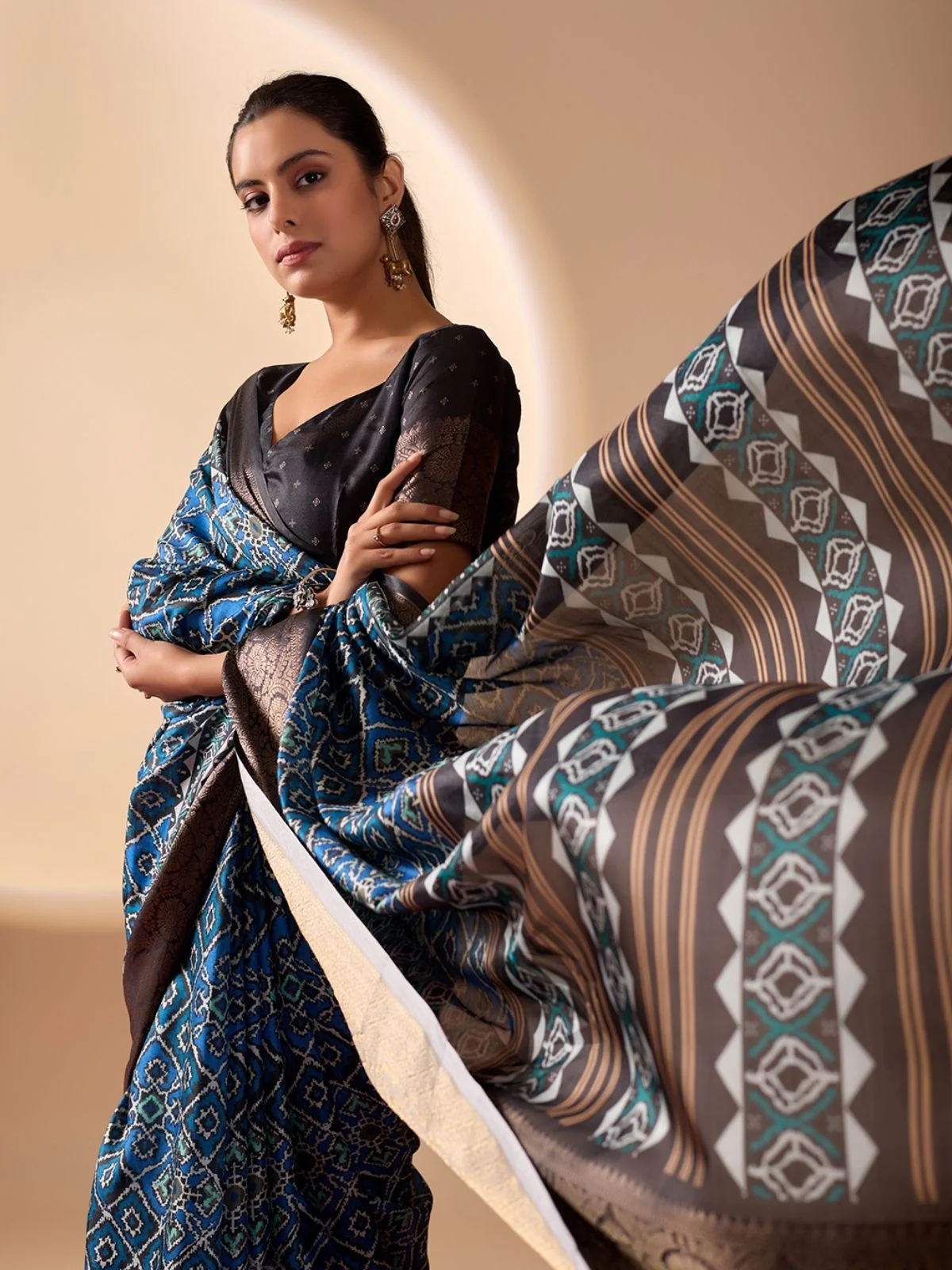 Odette Black And Black Silk Blend Printed Saree For Women - Image 4