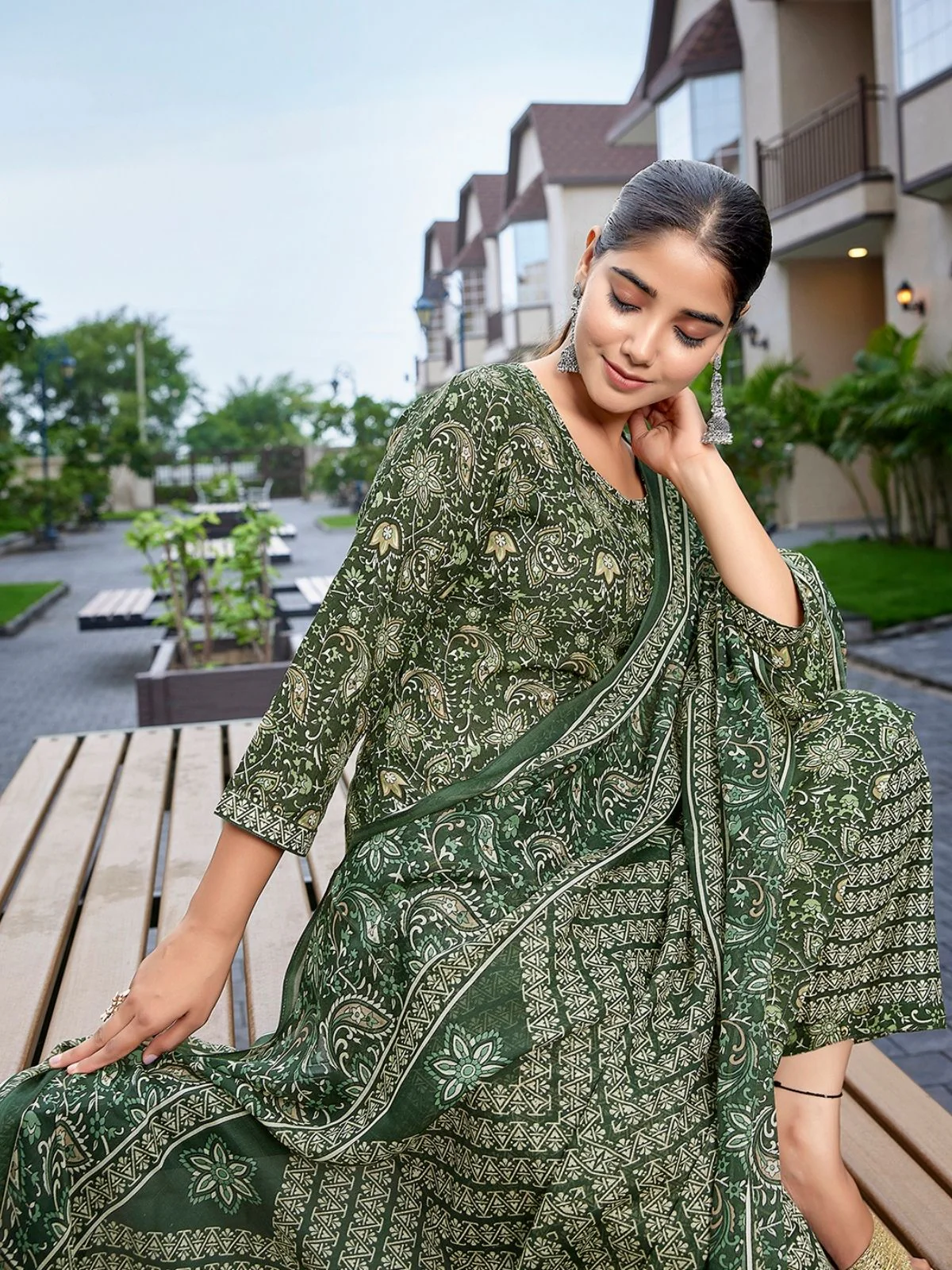Odette Bottle Green Cotton Blend Printed Stiched Kurta Set For Women - Image 4