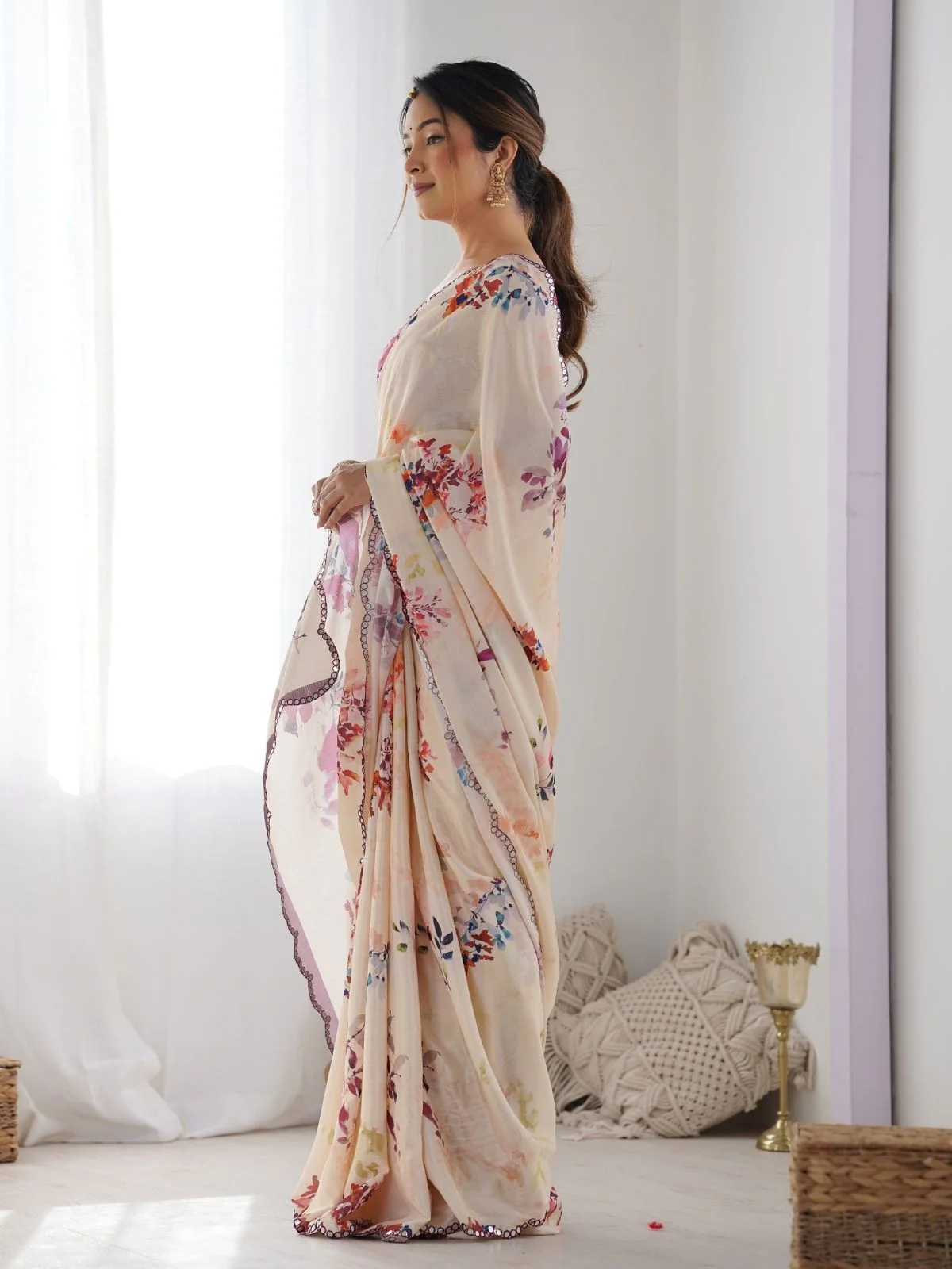 Odette Cream Chinon Printed Saree With Unstitched Blouse For Women - Image 3