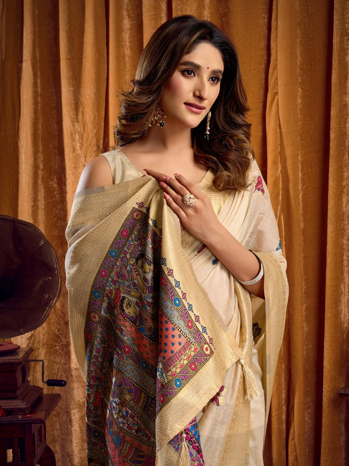 Odette Cream Cotton Blend Woven Saree For Women - Image 5