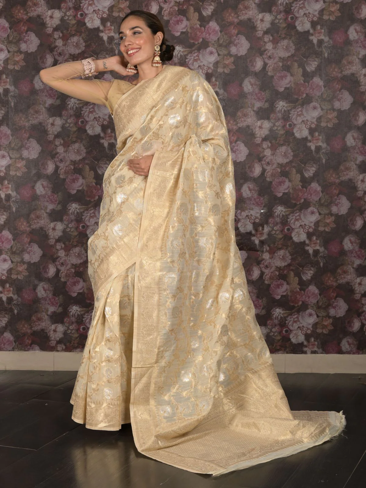 Odette Cream Cotton Blend Woven Saree with Unstitched Blouse for Women - Image 2