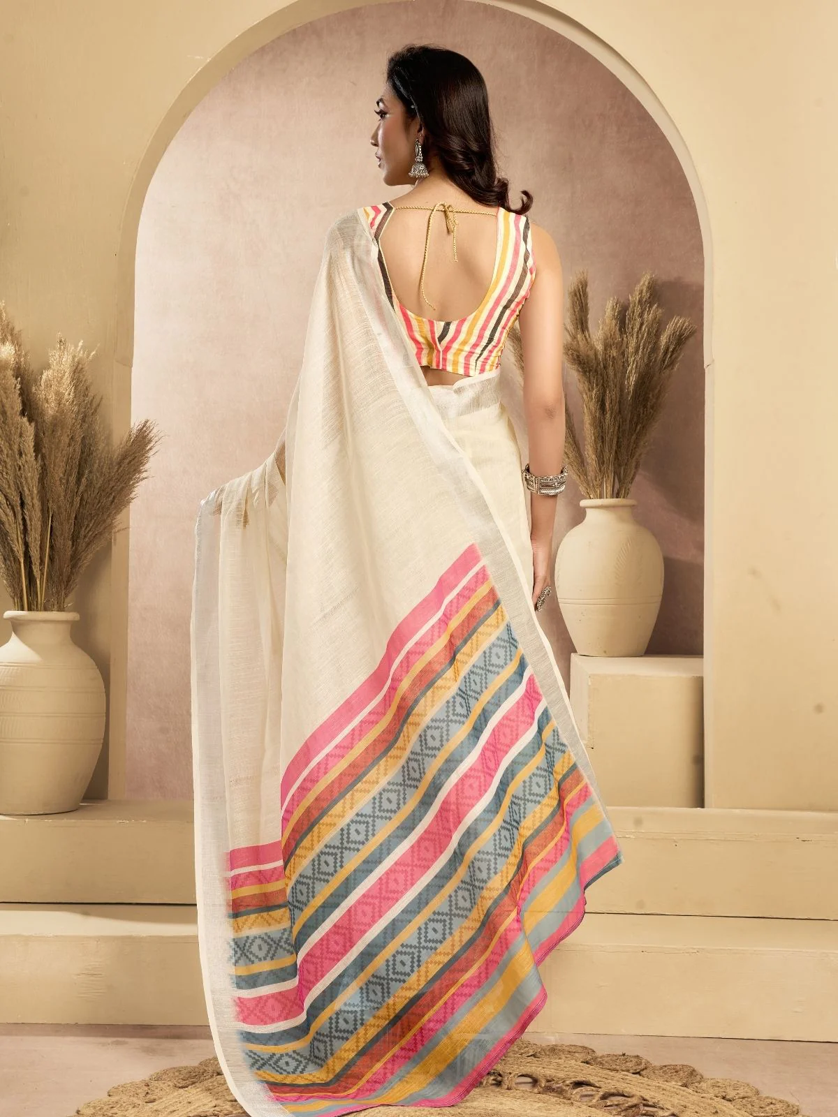 Odette Cream Cotton Linen Solid Saree For Women - Image 4