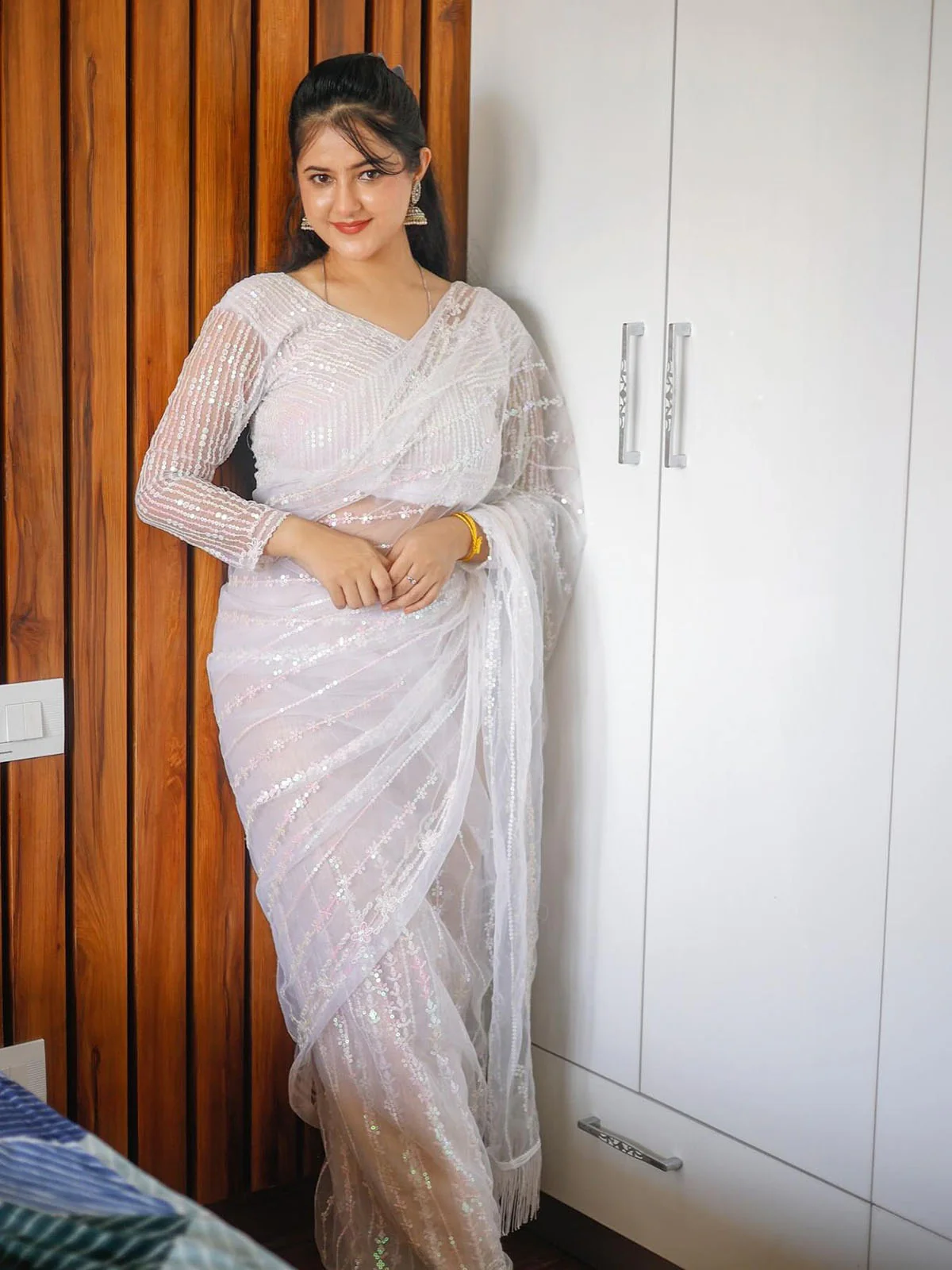 Odette White Embellished Net Saree With Unstitched Blouse For Women - Image 6