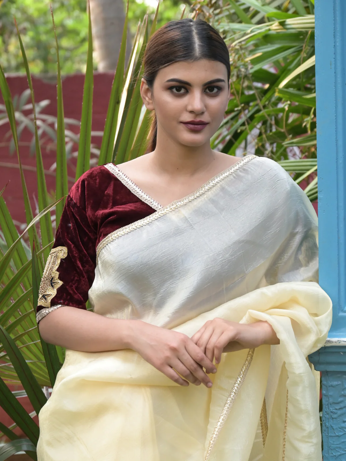 Odette Cream Lace Embroidered Crush Tissue Silk Saree with Unstitched Blouse for Women - Image 4