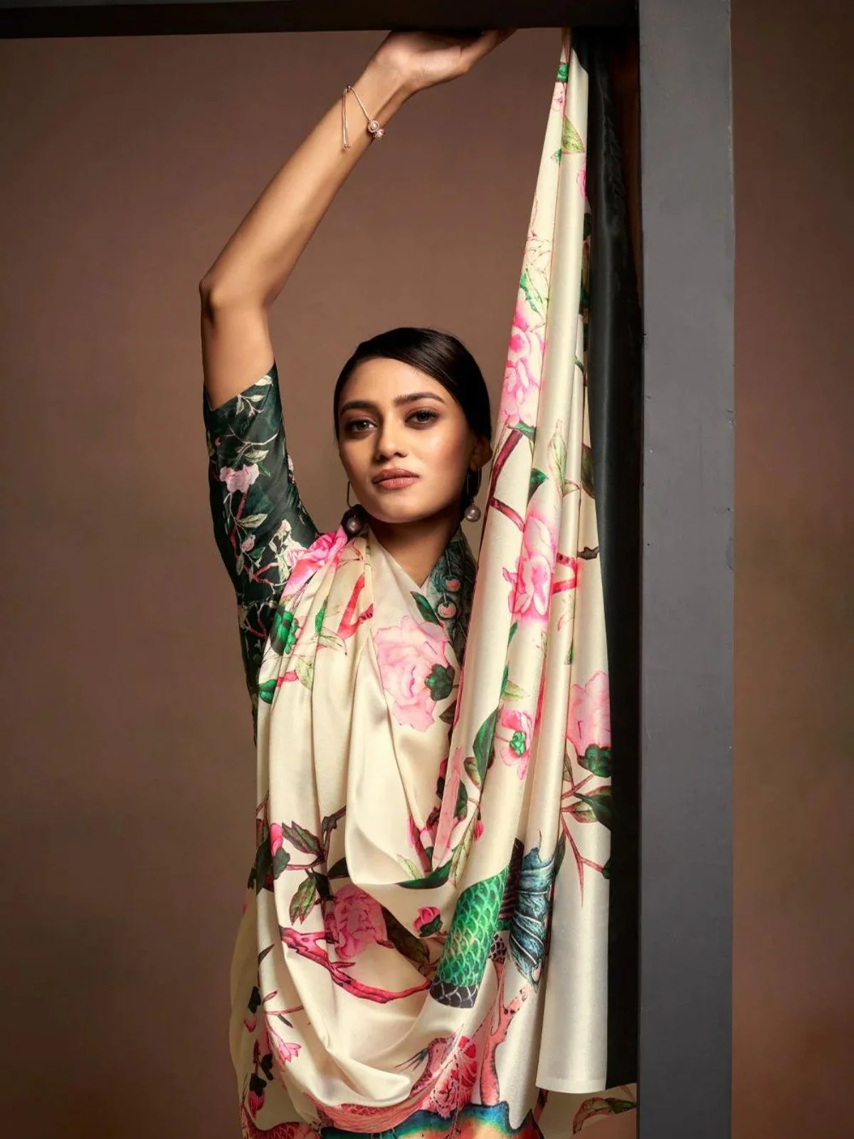 Odette Cream Satin Printed Saree With Unstitched Blouse For Women - Image 3