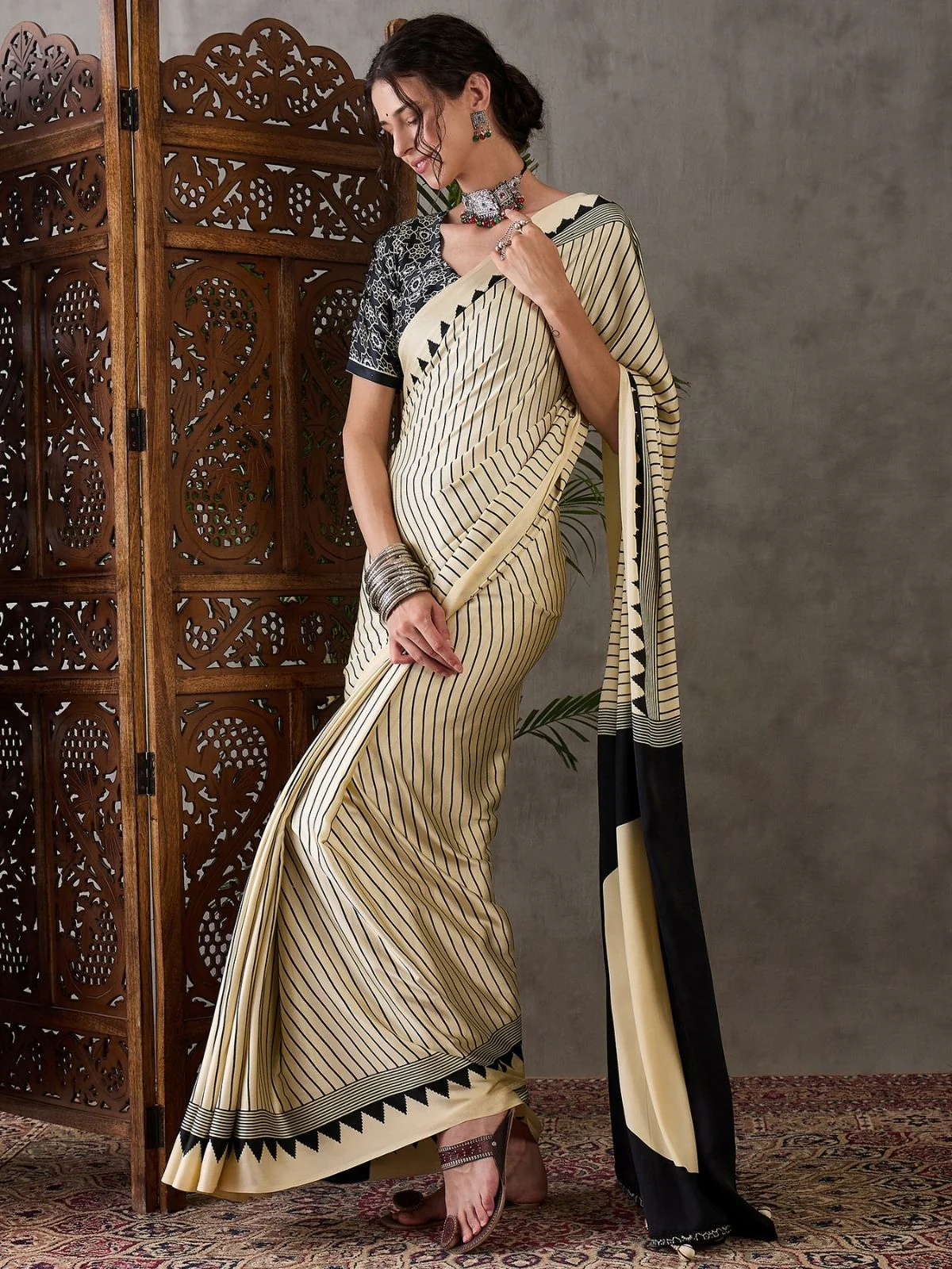 Odette Cream Silk Blend Printed Elegant Saree For Women - Image 3
