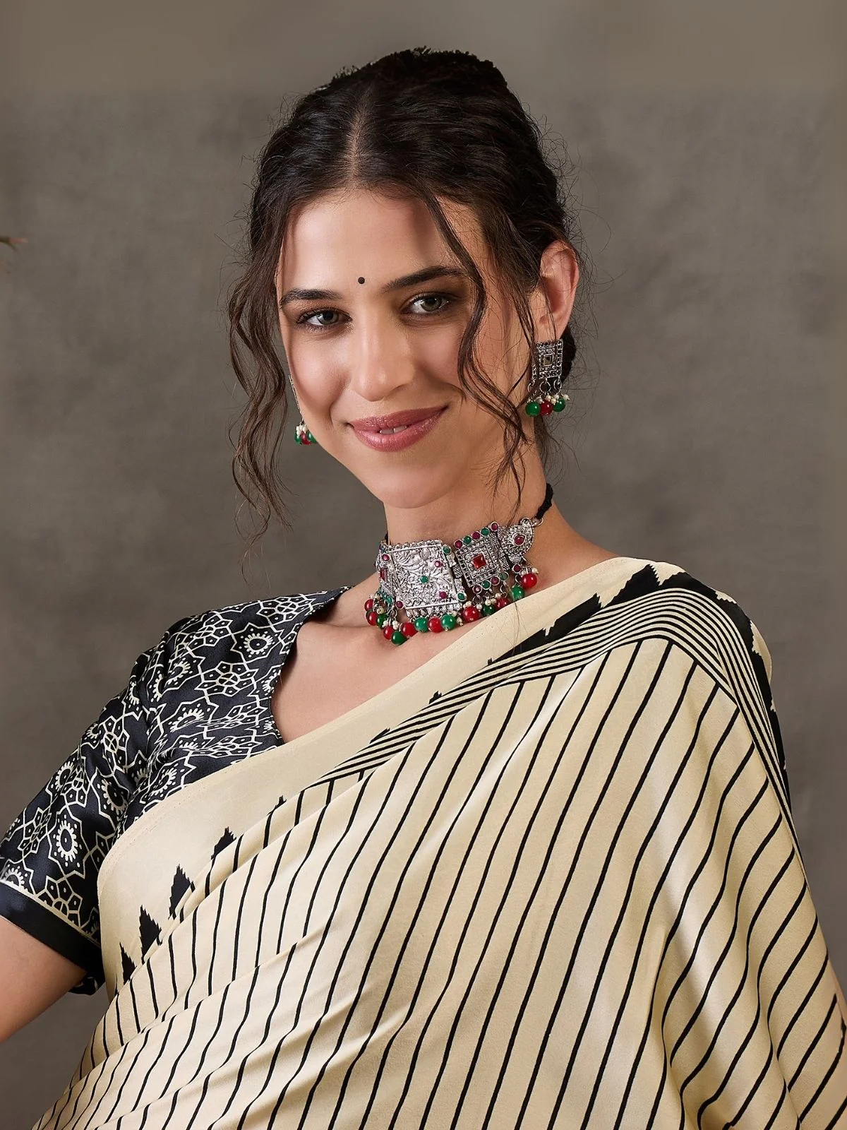 Odette Cream Silk Blend Printed Elegant Saree For Women - Image 4