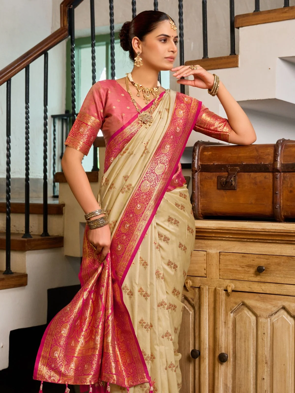 Odette Cream Silk Woven Saree For Women - Image 4