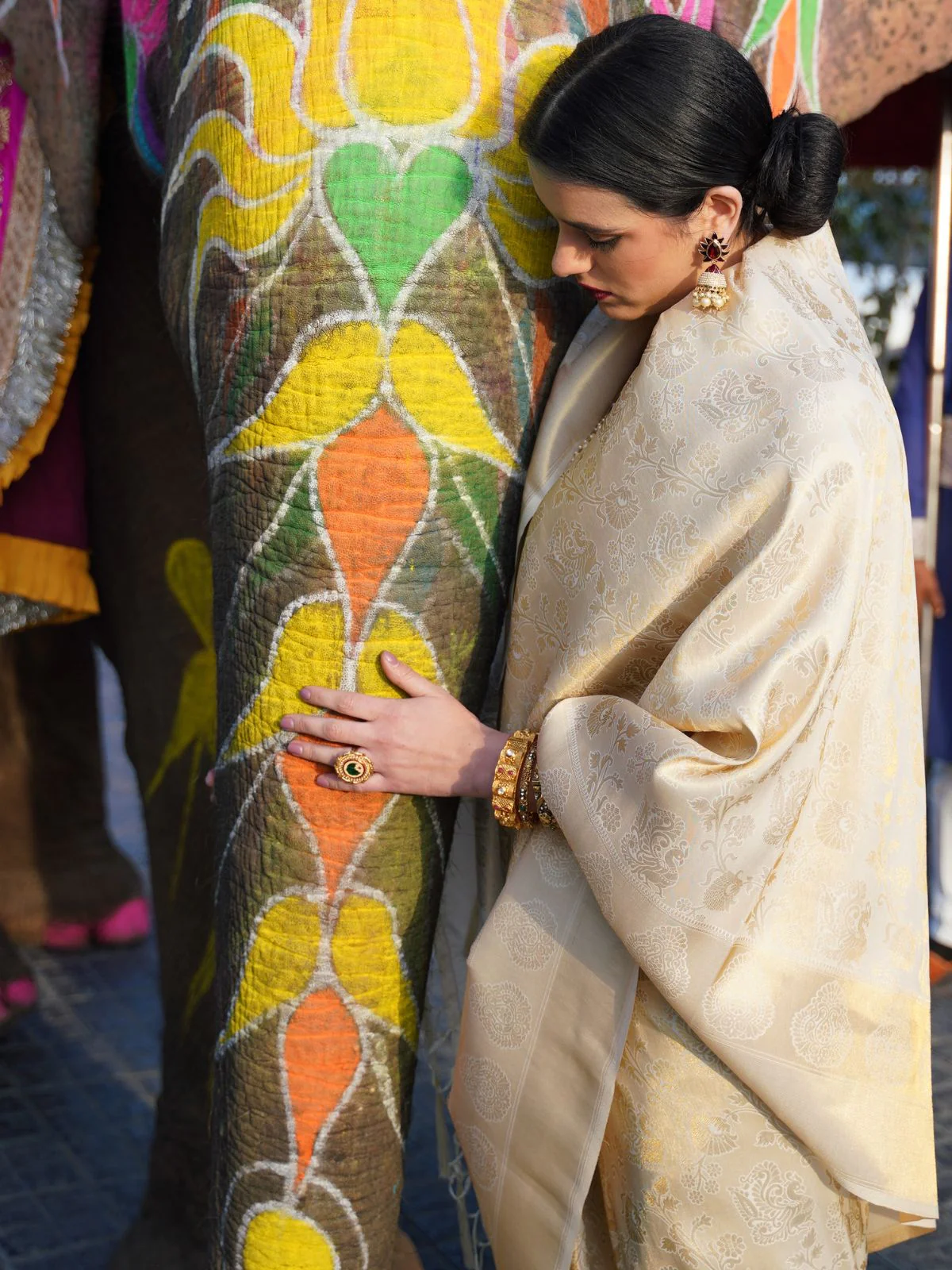 Odette Cream Woven Design Silk Blend Saree With Unstitched Blouse For Women - Image 2